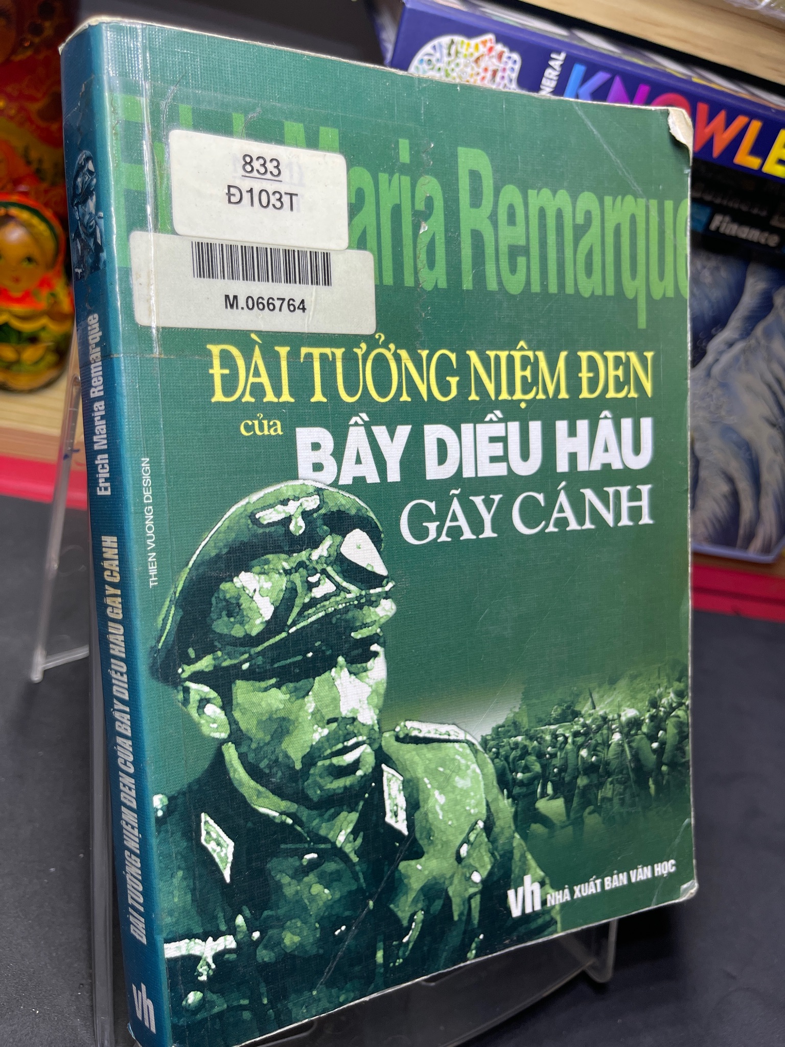 Đài tưởng niệm đen của bầy diều hâu gãy cánh 2003 mới 70% ố bẩn Erich Maria Remarque HPB0906 SÁCH VĂN HỌC