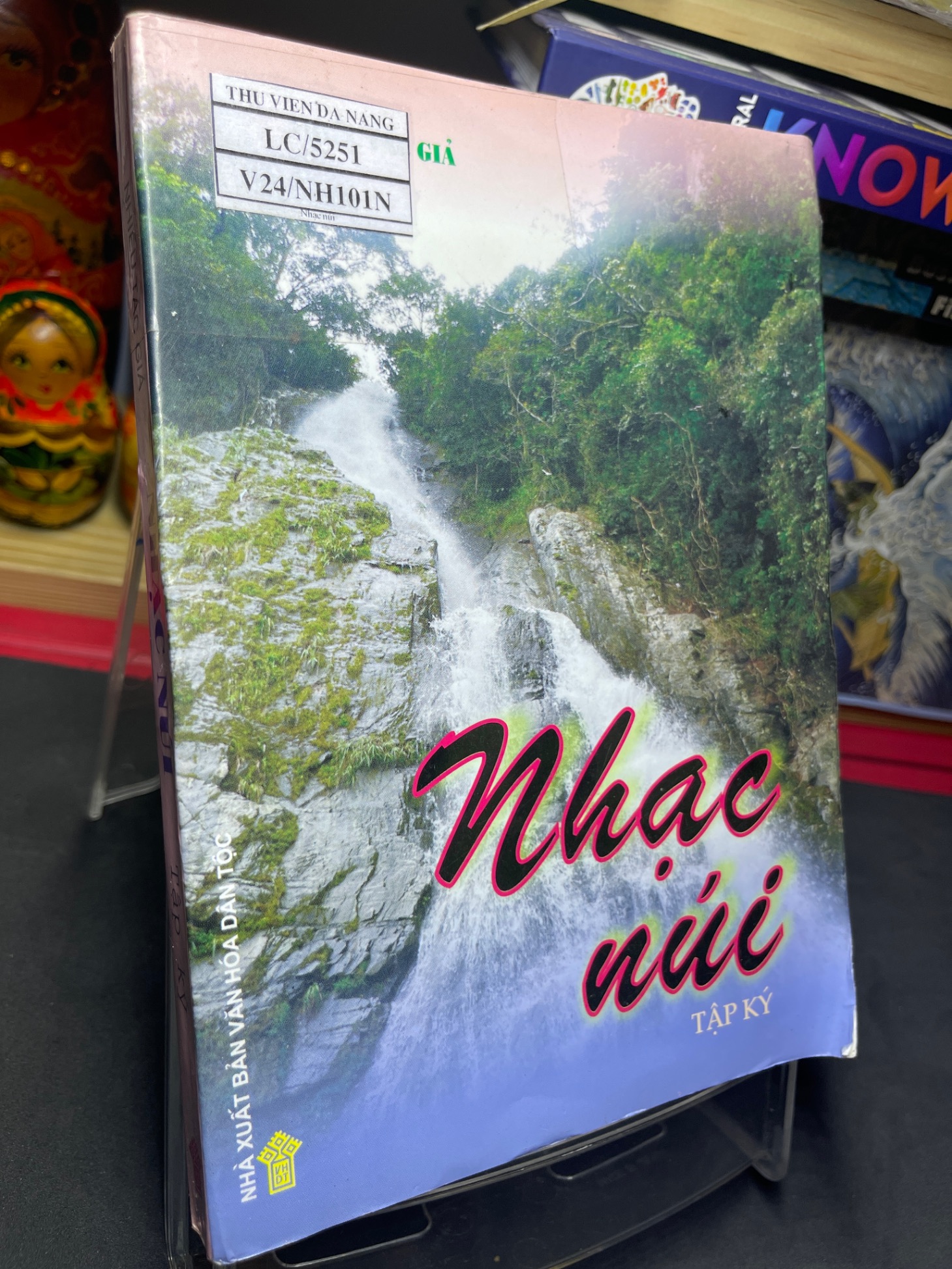 Nhạc núi tập ký 2006 mới 70% bẩn nhẹ sách nhà nước đặt hàng Nhiều tác giả HPB0906 SÁCH VĂN HỌC