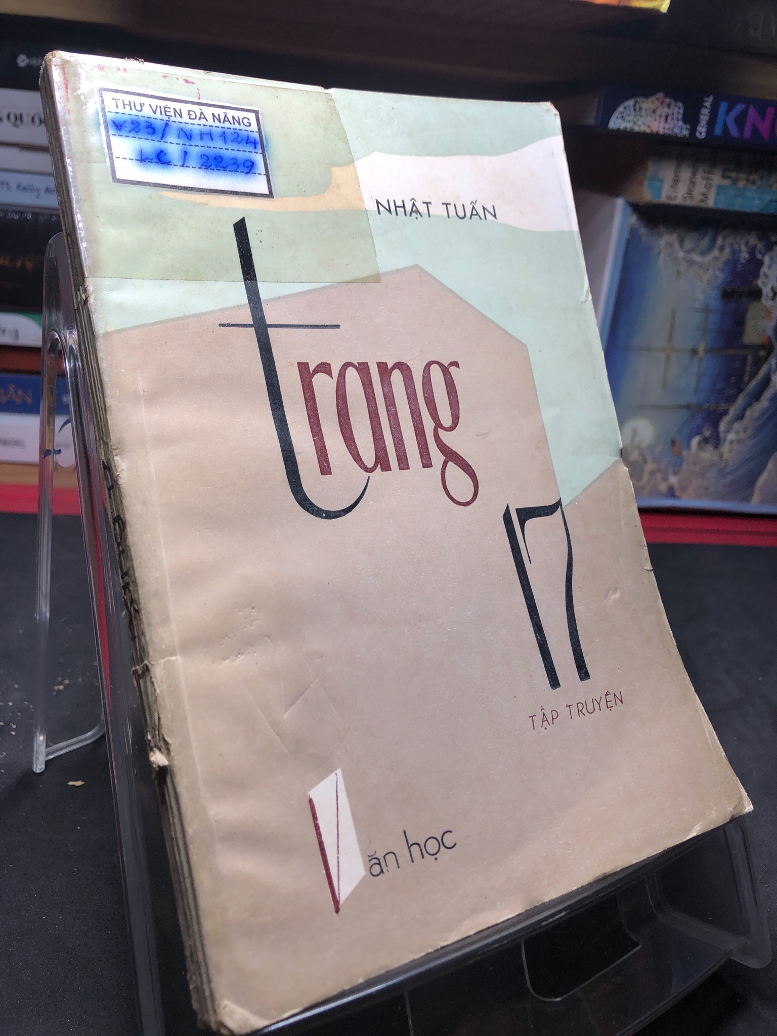 Trang 17 1977 mới 60% ố vàng Nhật Tuấn HPB0906 SÁCH VĂN HỌC