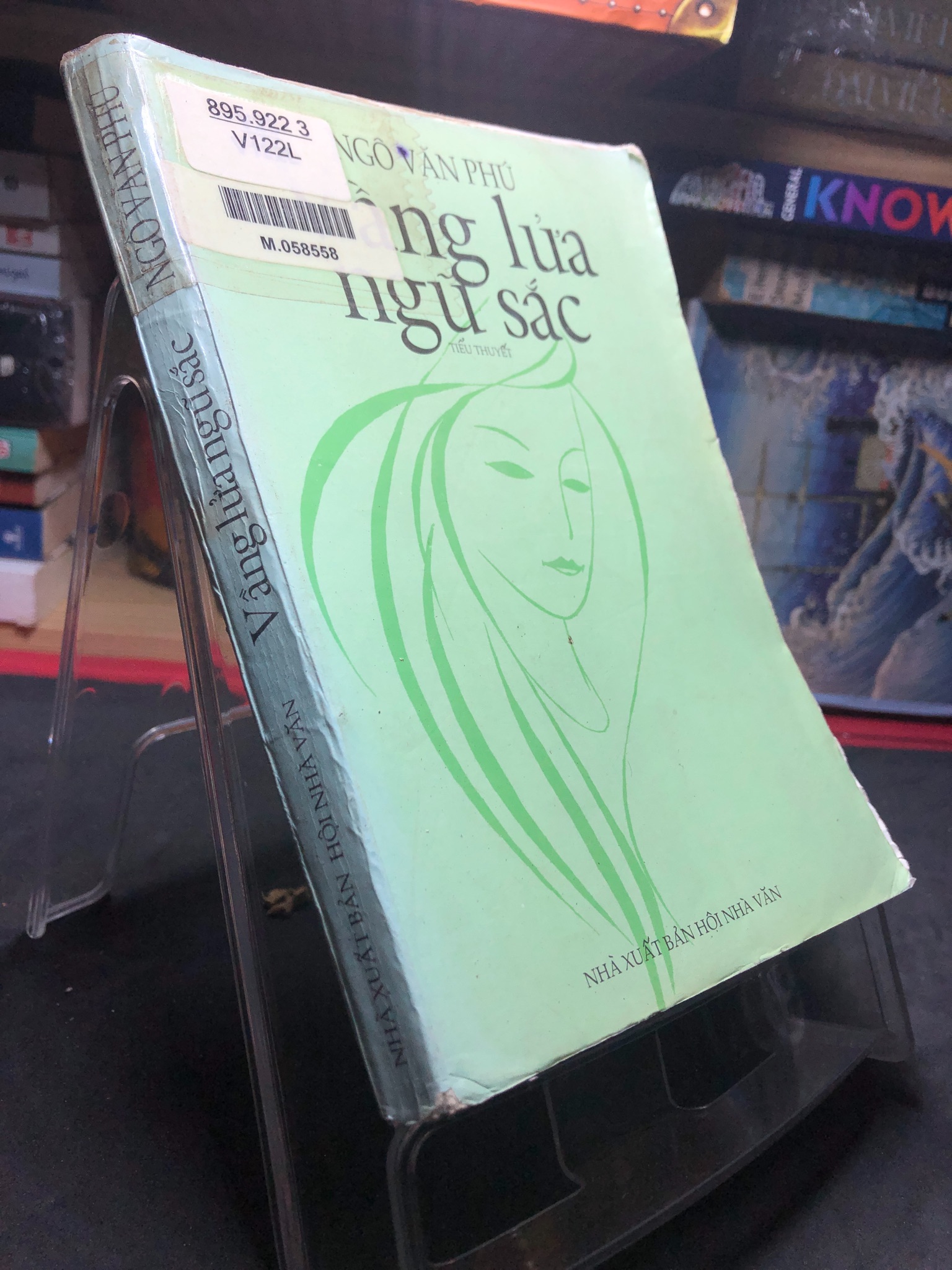 Vầng lửa ngũ sắc 1999 mới 60% ố vàng Ngô Văn Phú HPB0906 SÁCH VĂN HỌC