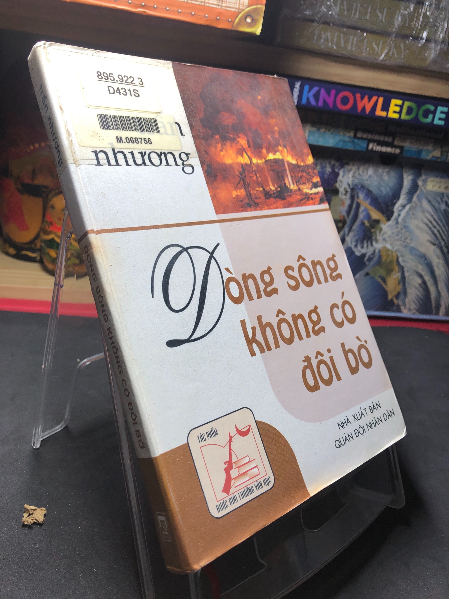 Dòng sông không có đôi bờ 2003 mới 70% ố bẩn nhẹ bìa cứng Trần Nhương HPB0906 SÁCH VĂN HỌC