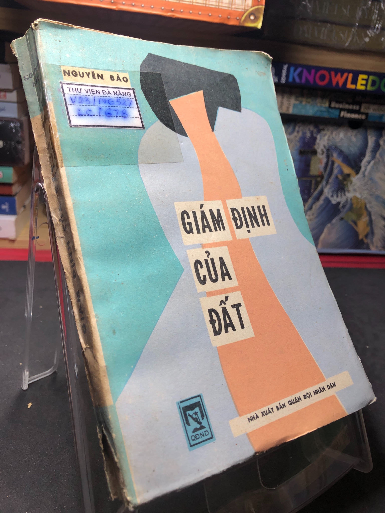 Giám định của đất 1987 mới 60% ố vàng rách góc bìa Nguyễn Bảo HPB0906 SÁCH VĂN HỌC