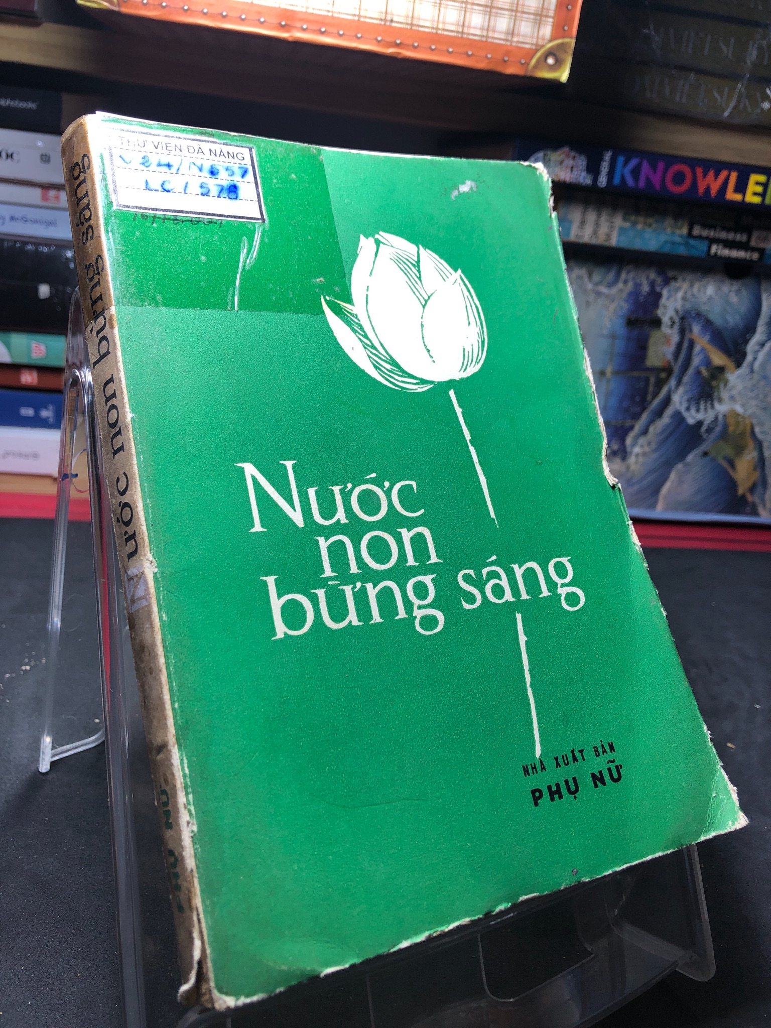 Nước non bừng sáng 1975 Hồi ký mới 60% ố vàng HPB0906 SÁCH VĂN HỌC