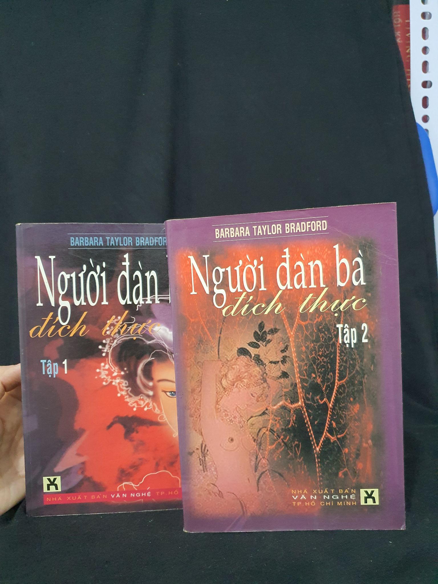 Người đàn bà đích thực 2 tập mới 60% bẩn bìa 2000 HSTB.HCM205 Barbara Taylor Bradford SÁCH VĂN HỌC