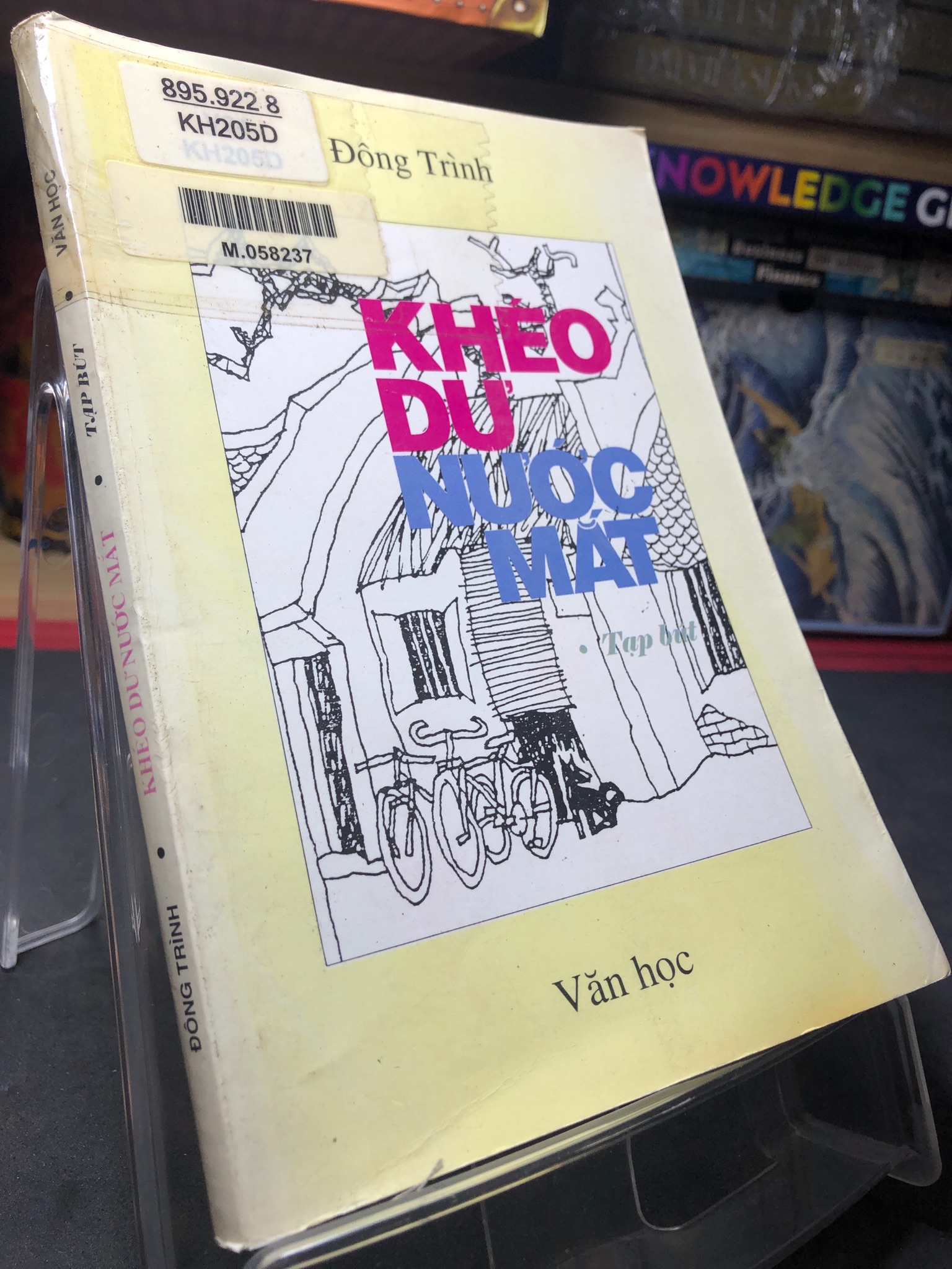 Khéo dư nước mắt 1998 mới 70% ố bẩn nhẹ Đông Trình HPB0906 SÁCH VĂN HỌC