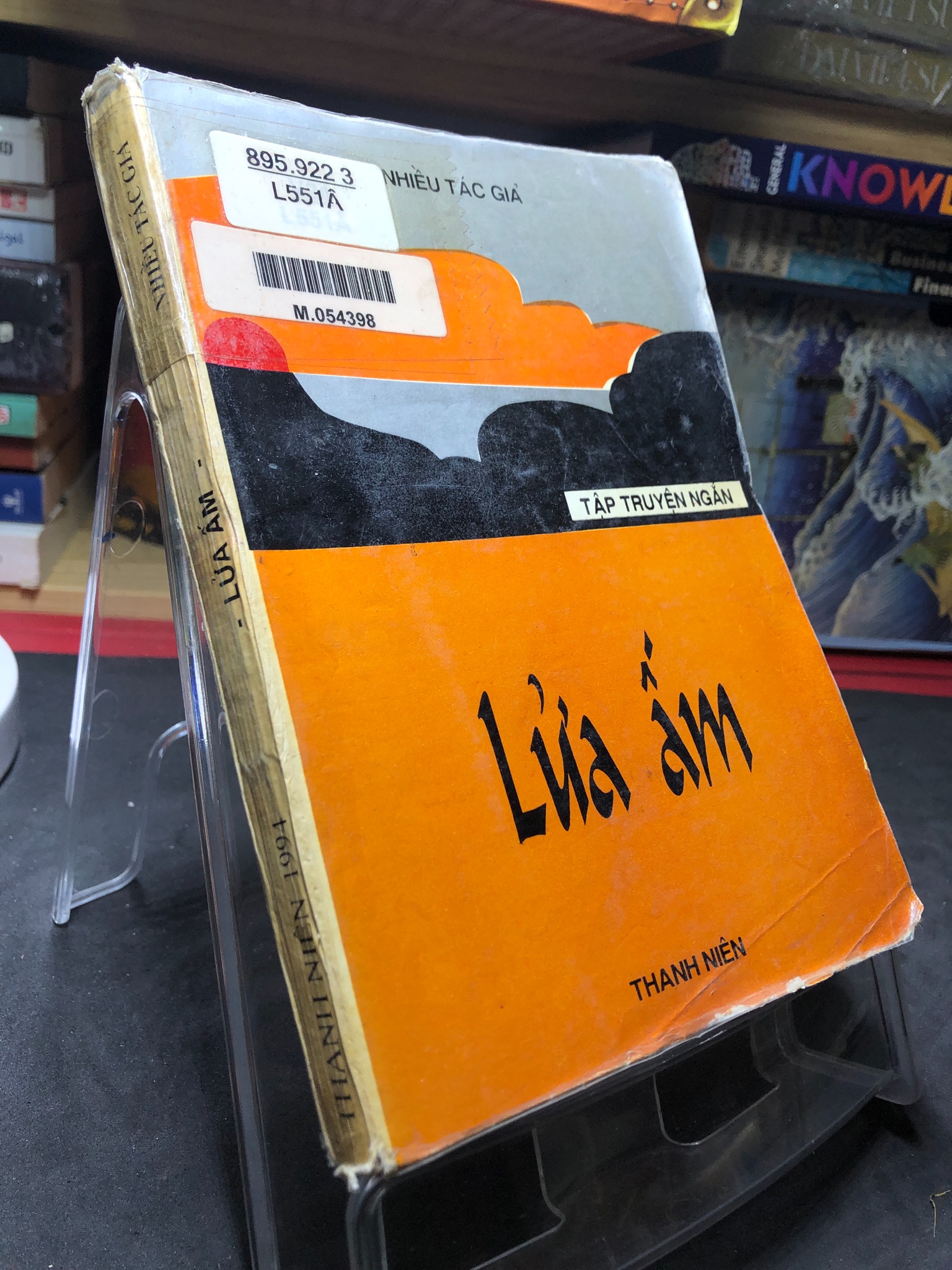 Lửa ấm 1994 mới 50% ố vàng Nhiều tác giả HPB0906 SÁCH VĂN HỌC