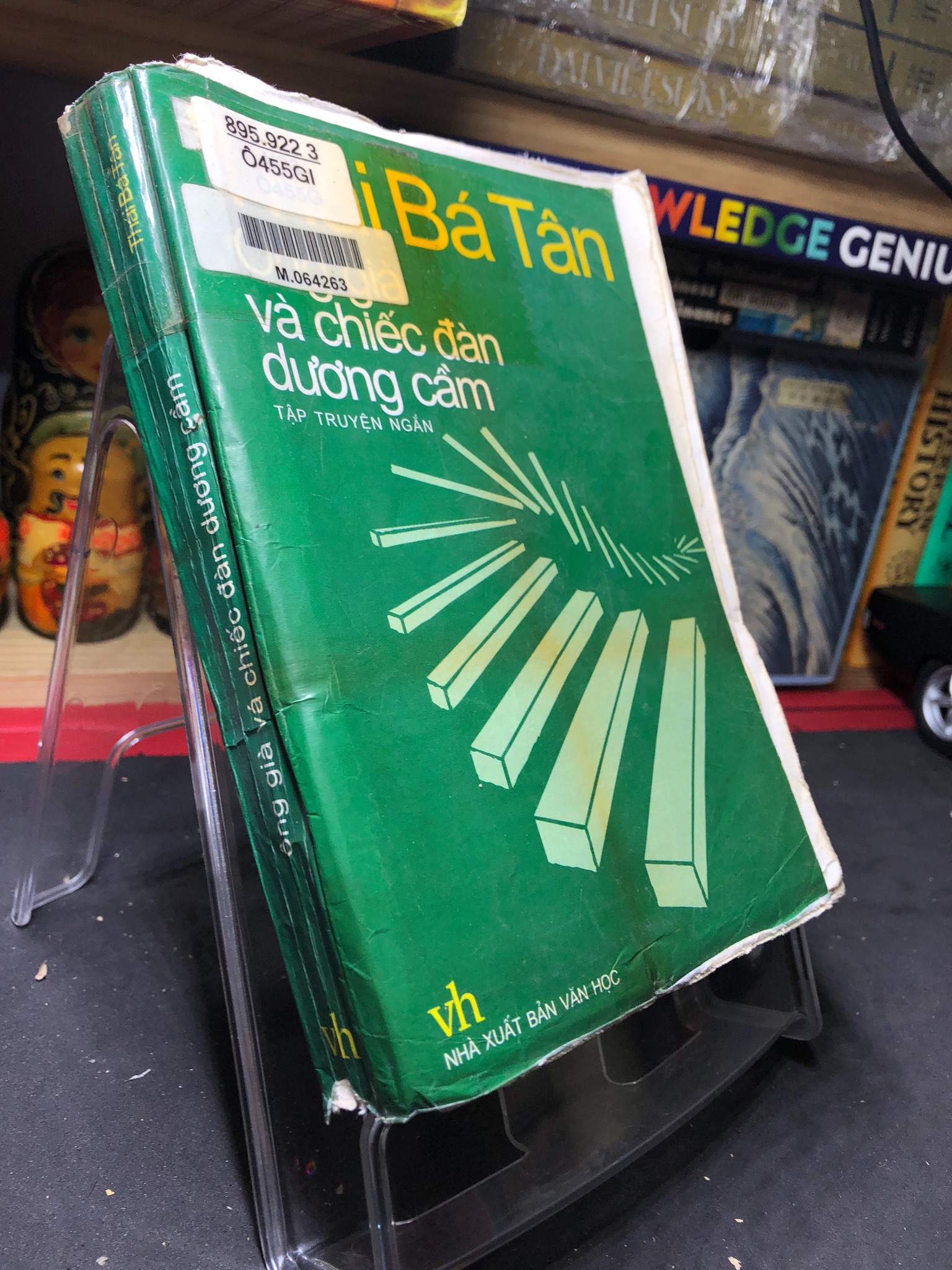 Ông già và chiếc đàn dương cầm 2002 mới 60% ố bẩn bung gáy Thái Bá Tân HPB0906 SÁCH VĂN HỌC