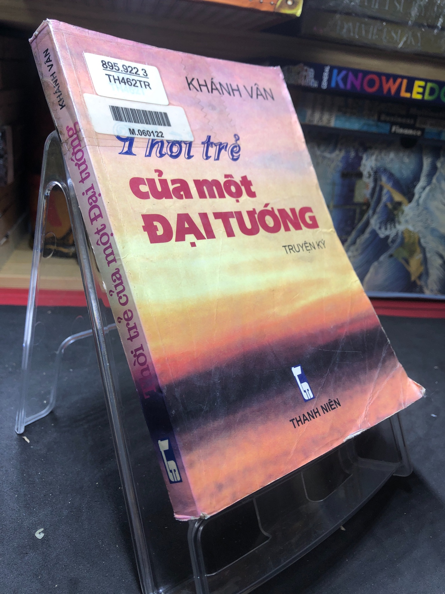 Thời trẻ của một Đại Tướng mới 70% ố bẩn có dấu mộc và viết nhẹ trang đầu 2000 Khánh Vân HPB0906 SÁCH LỊCH SỬ - CHÍNH TRỊ - TRIẾT HỌC