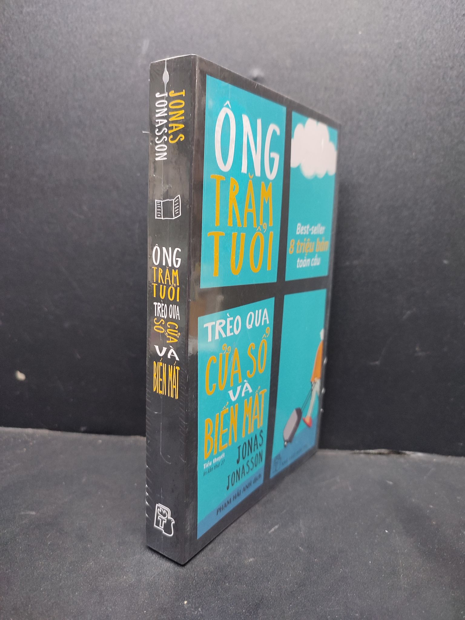 Ông trăm tuổi trèo qua cửa sổ và biến mất mới 100% HCM1406 Jonas Jonasson SÁCH VĂN HỌC