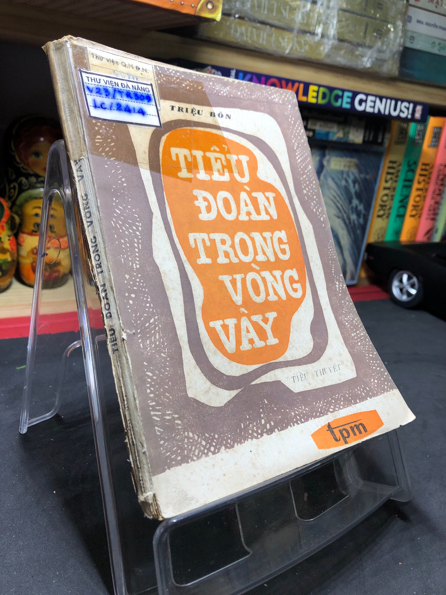 Tiểu đoàn trong vòng vây 1983 mới 50% ố vàng Triệu Bôn HPB0906 SÁCH VĂN HỌC