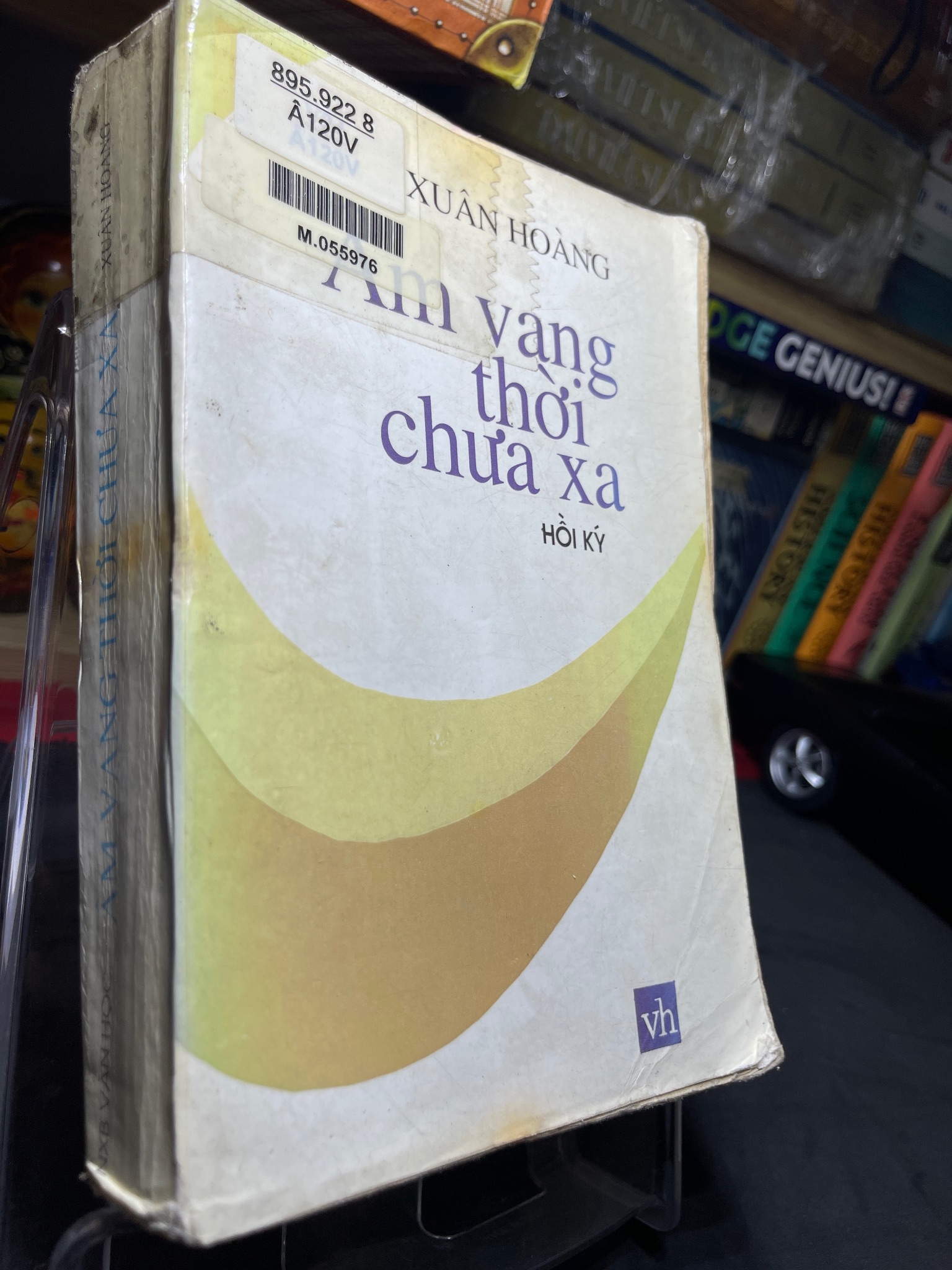 Âm vang thời chưa xa 1996 mới 60% ố vàng Xuân Hoàng HPB0906 SÁCH VĂN HỌC