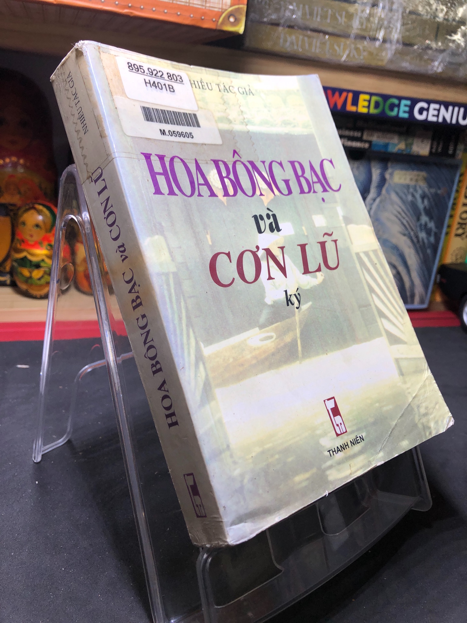 Hoa bông bạc và cơn lũ mới 70% ố vàng bẩn có dấu mộc và viết nhẹ trang đầu 2000 Nhiều tác giả HPB0906 SÁCH VĂN HỌC