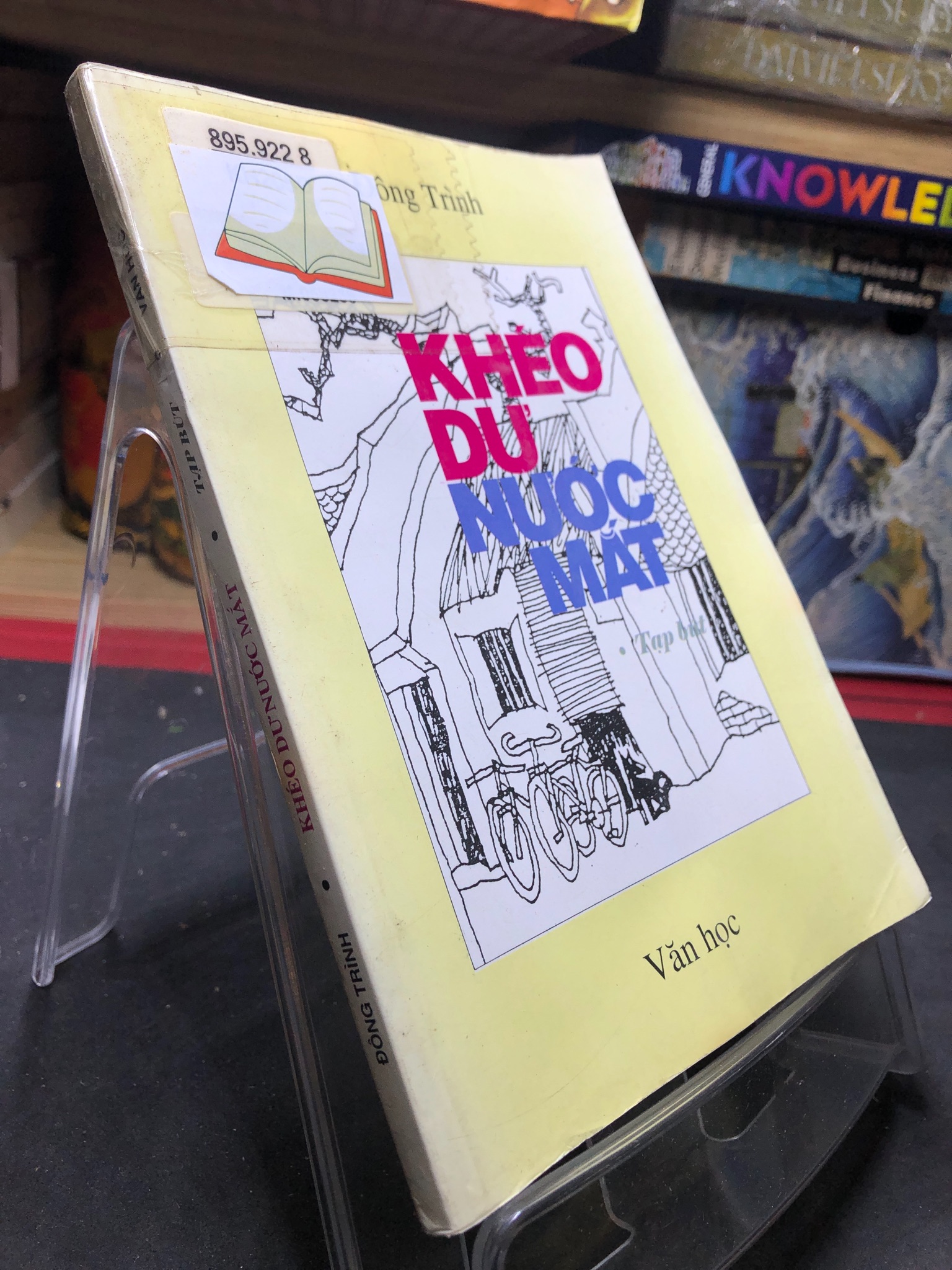 Khéo dư nước mắt 1998 mới 70% cong ẩm nhẹ Đông Trình HPB0906 SÁCH VĂN HỌC