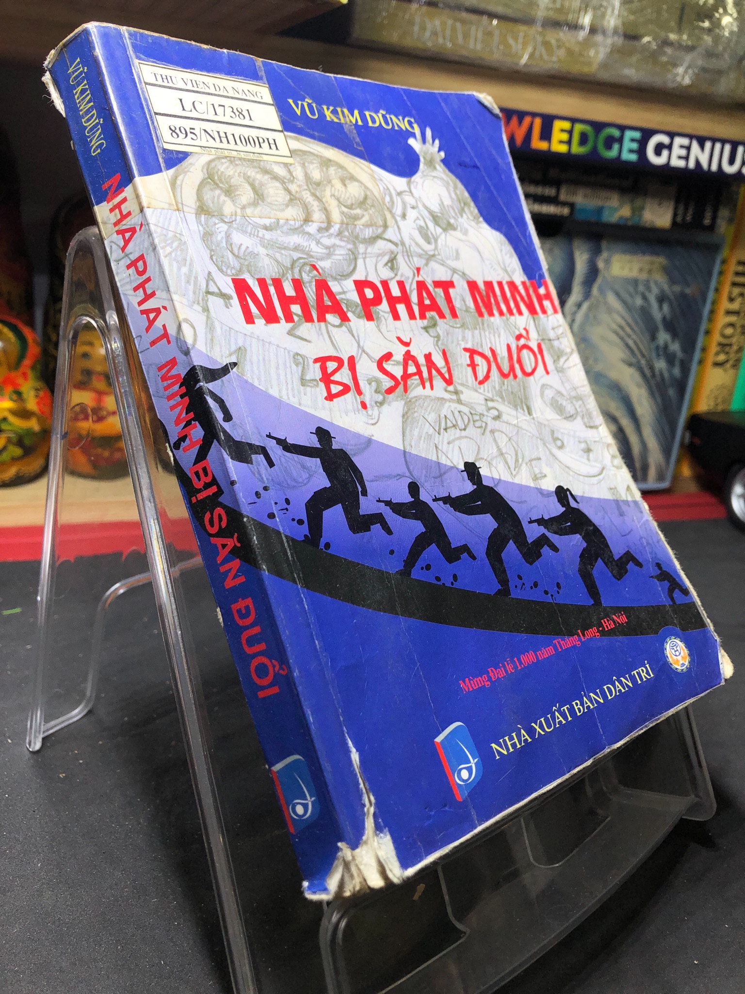 Nhà phát minh bị săn đuổi 2010 mới 60% ố vàng cong ẩm rách gáy nhẹ Vũ Kim Dũng HPB0906 SÁCH VĂN HỌC