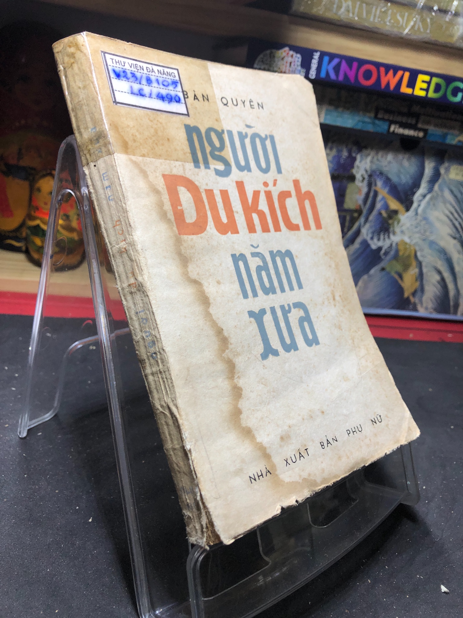 Người Du Kích Năm Xưa sưu tầm (ố vàng, ướt bìa, tróc gáy nhẹ) 1979 Bản Quyên HPB0906 SÁCH VĂN HỌC