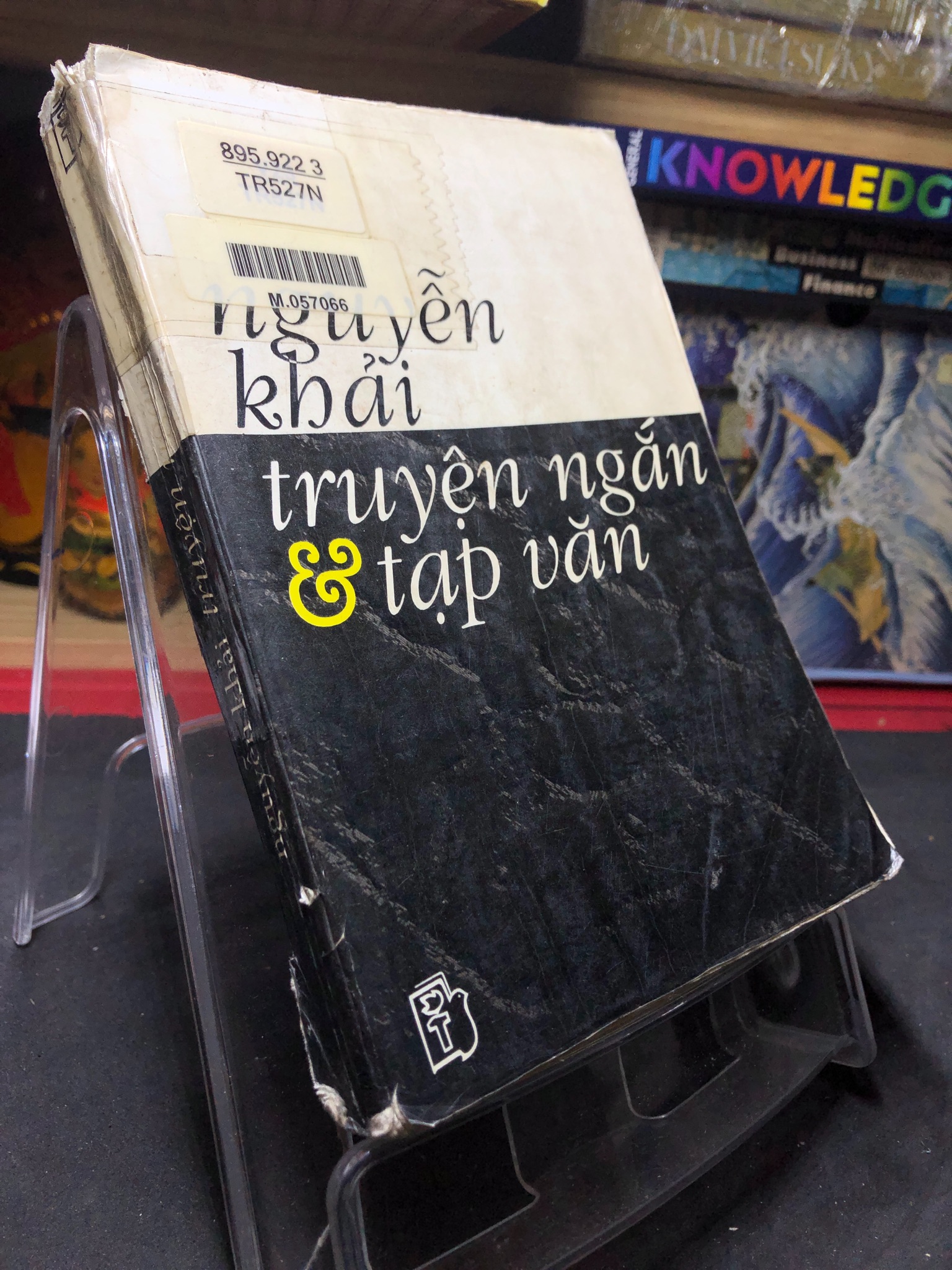 Truyện ngắn và tạp văn mới 60% ố rách gáy có dấu mộc và viết nhẹ trang đầu 1997 Nguyễn Khải HPB0906 SÁCH VĂN HỌC