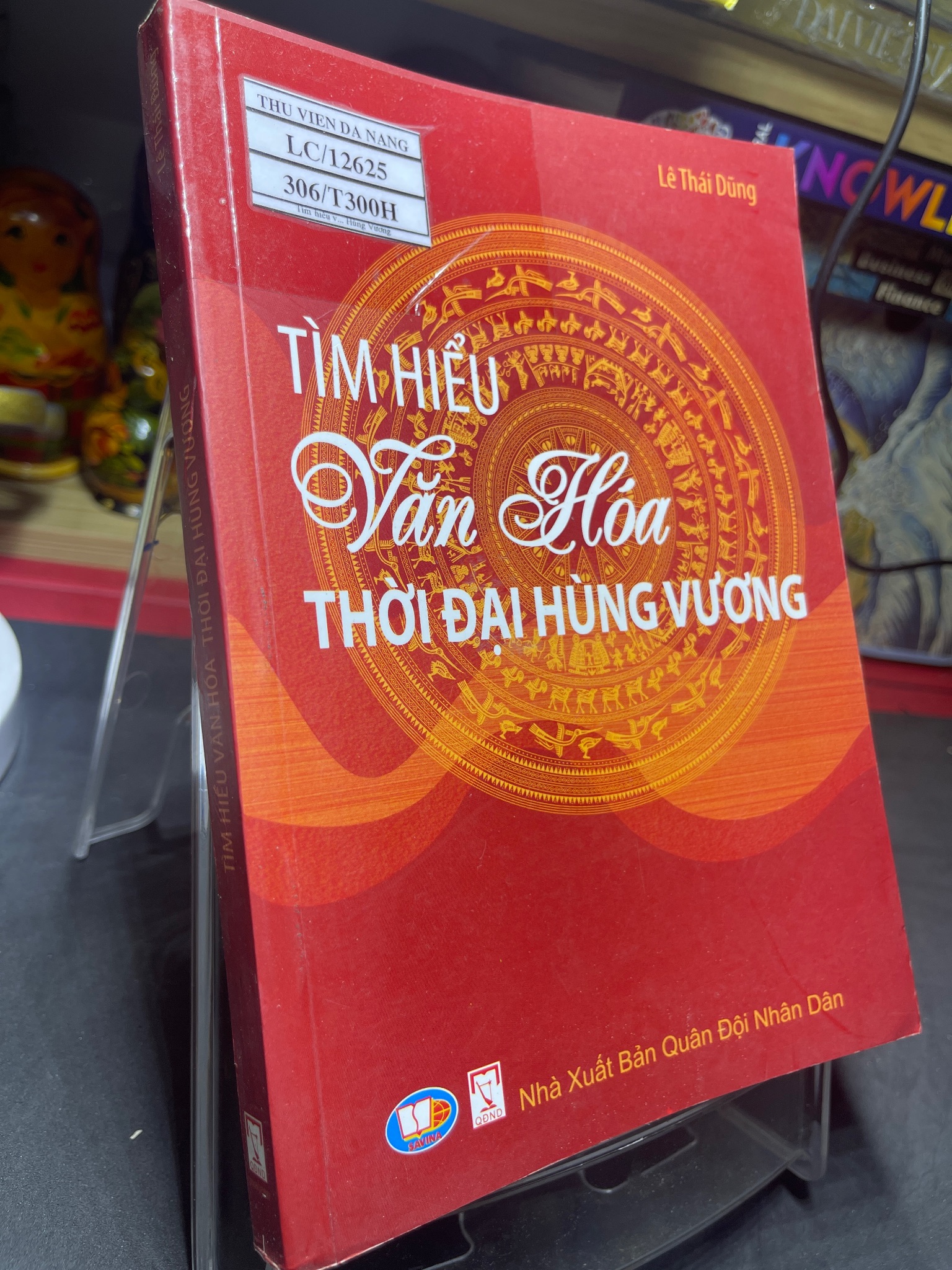 Tìm hiểu văn hóa thời đại Hùng Vương mới 70% ố vàng có dấu mộc và viết nhẹ trang đầu 2010 Lê Thái Dũng HPB0906 SÁCH LỊCH SỬ - CHÍNH TRỊ - TRIẾT HỌC