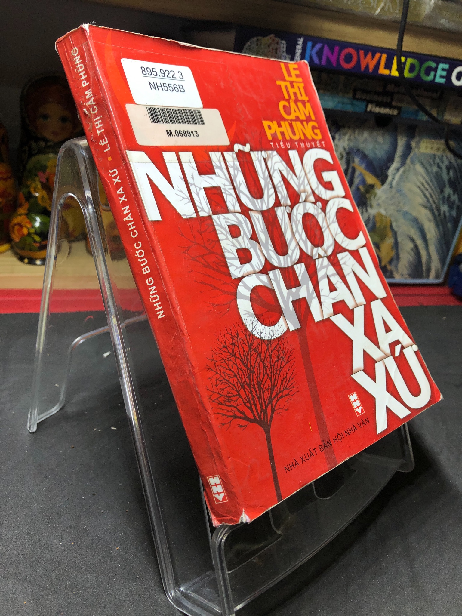 Những bước chân xa xứ 2004 mới 60% bẩn nhẹ Lê Thị Cẩm Phùng HPB0906 SÁCH VĂN HỌC