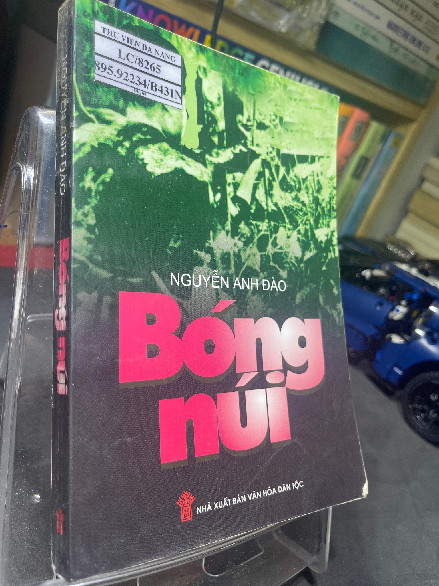 Bóng núi mới 70% ố có dấu mộc và viết nhẹ trang đầu 2007 Nguyễn Anh Đào HPB0906 SÁCH VĂN HỌC