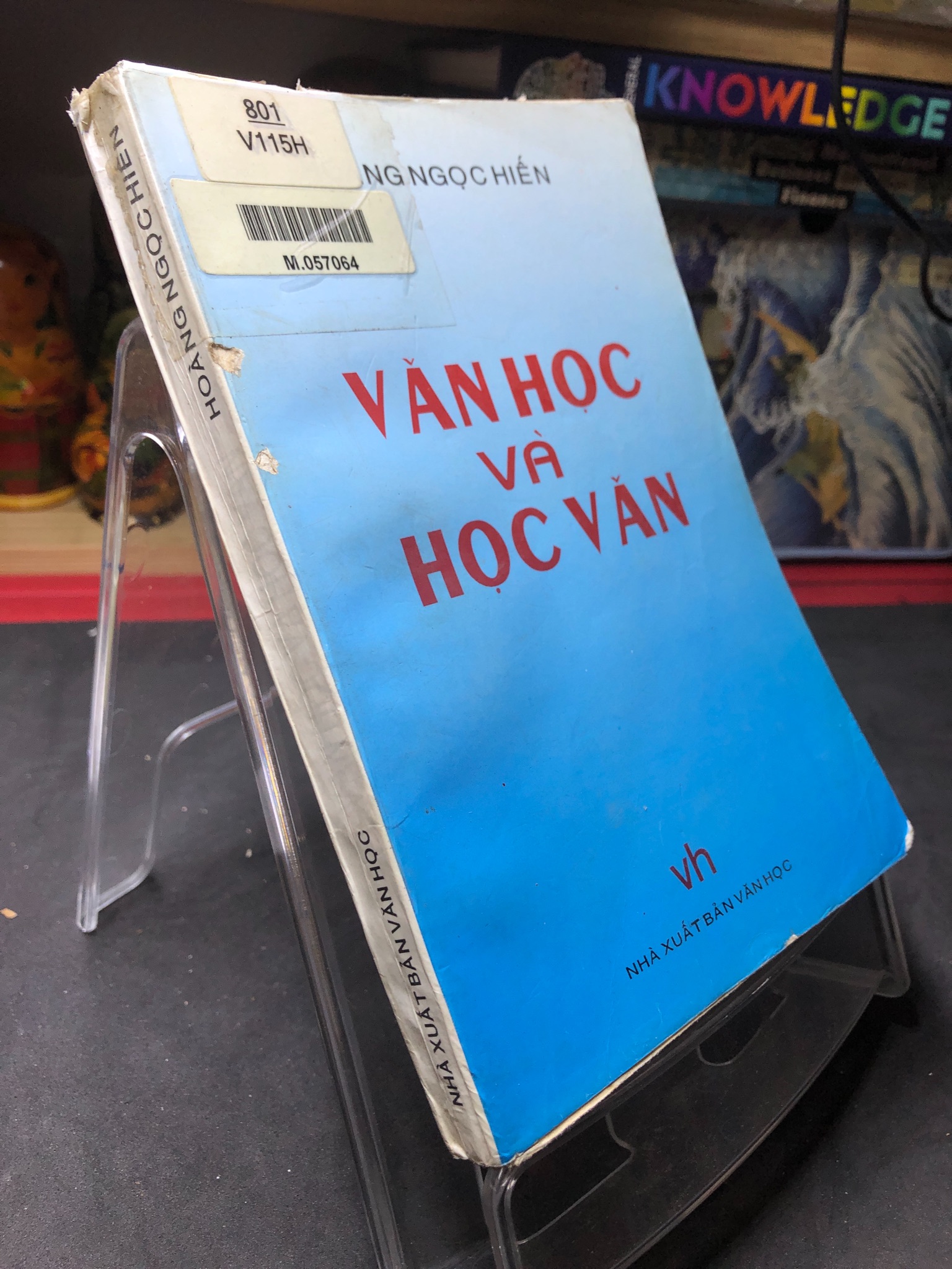 Văn học và học văn mới 70% ố bẩn có dấu mộc và viết nhẹ trang đầu 1997 Hoàng Ngọc Hiến HPB0906 SÁCH VĂN HỌC