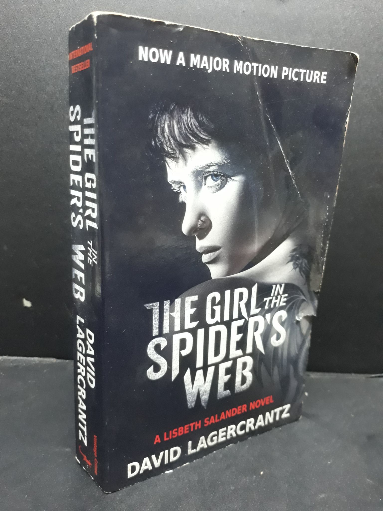 The Girl in the spider's web mới 60% ố vàng, nhăn bìa HCM1406 David Lagercrantz SÁCH NGOẠI VĂN