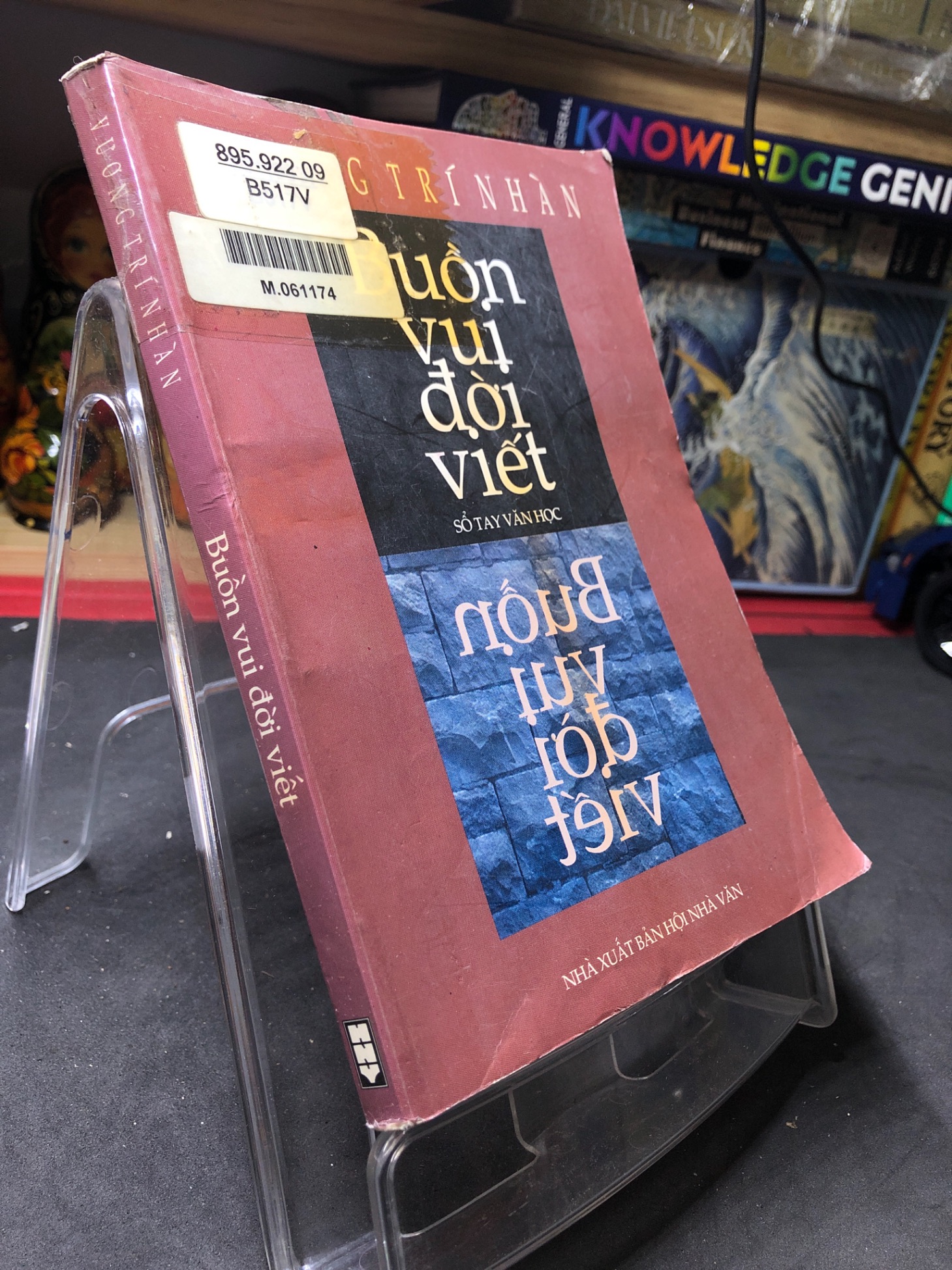 Buồn vui đời viết mới 70% ố bẩn có dấu mộc và viết nhẹ trang đầu 2000 Vương Trí Hàn HPB0906 SÁCH VĂN HỌC