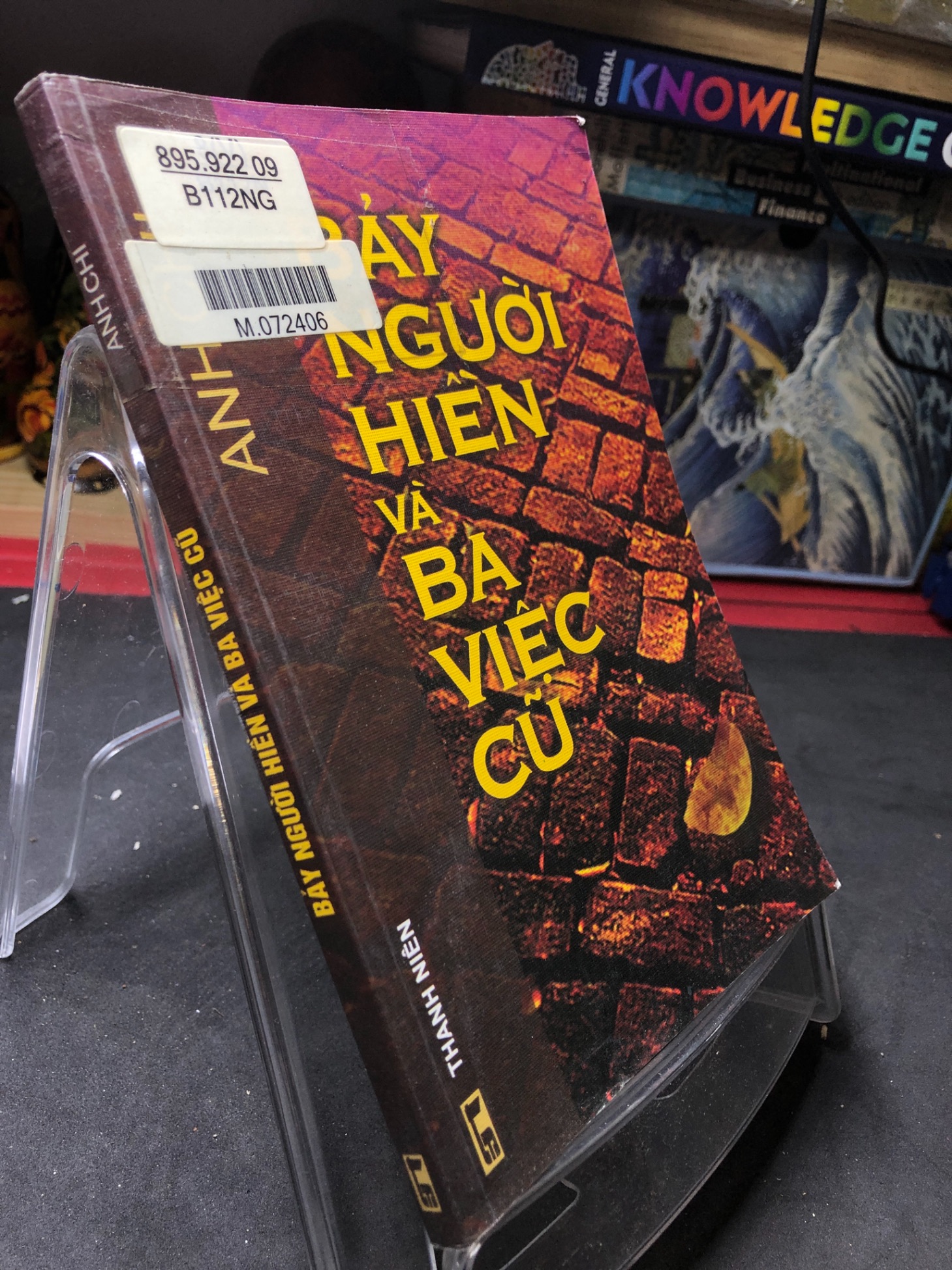 Bảy người hiền và ba việc cũ mới 80% ố bẩn có dấu mộc và viết nhẹ trang đầu 2006 Anh Chi HPB0906 SÁCH VĂN HỌC