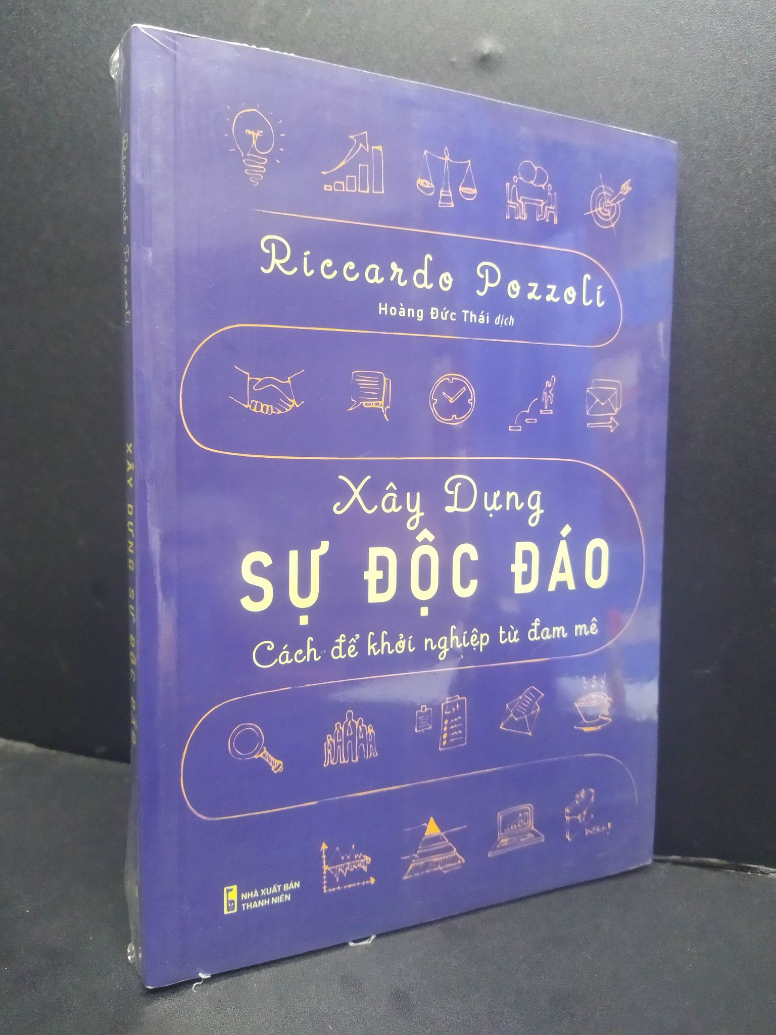 Xây Dựng Sự Độc Đáo mới 100% HCM1906 Riccardo Pozzoli SÁCH KỸ NĂNG