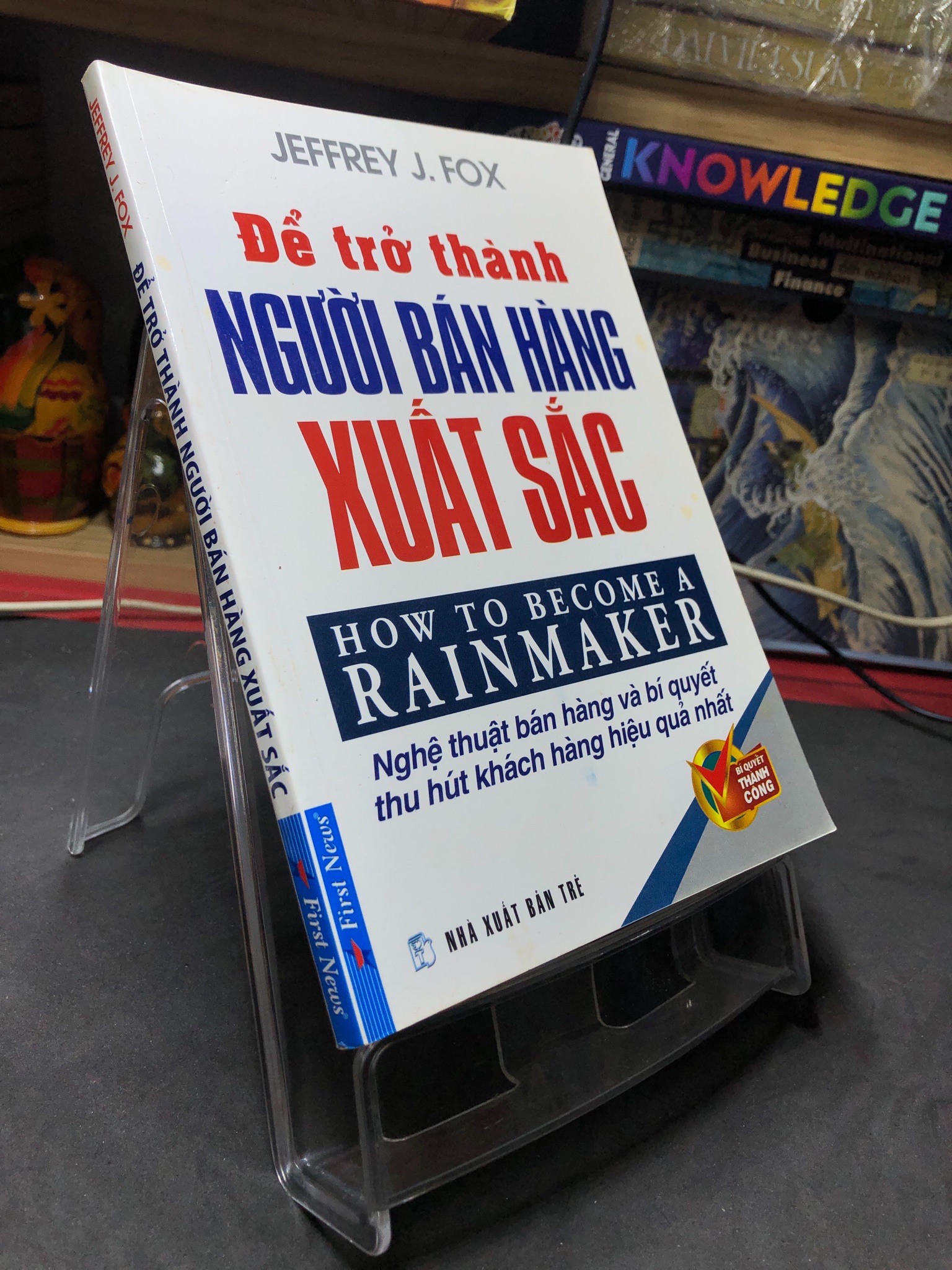 Để trở thành người bán hàng xuất sắc 2006 mới 80% bẩn nhẹ viết mực trang đầu Jeffrey J Fox HPB2006 SÁCH KỸ NĂNG