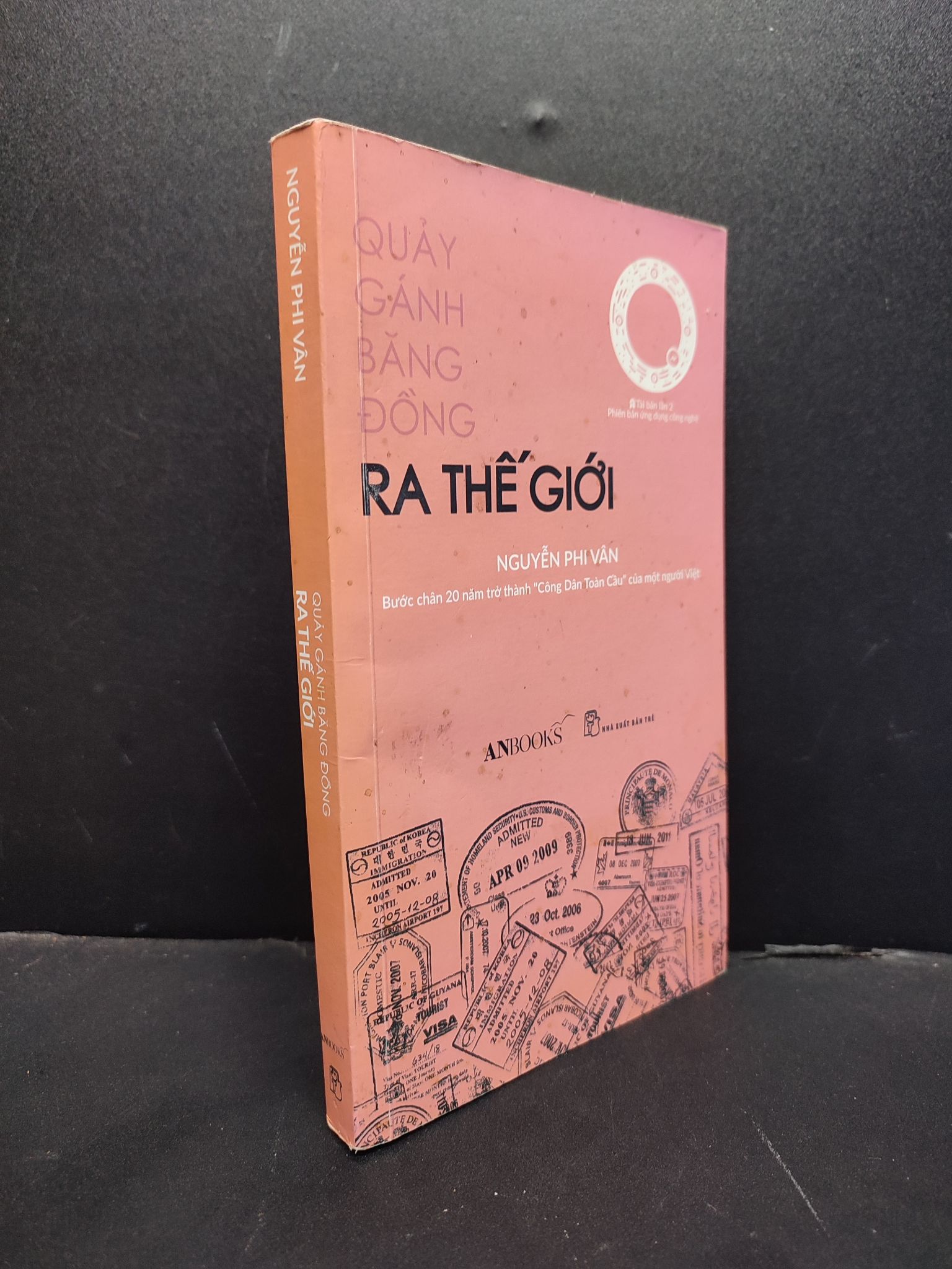 Quảy gánh băng đồng ra thế giới mới 80% có dấu mộc, chữ ký, ố vàng HCM1406 Nguyễn Phi Vân SÁCH KỸ NĂNG