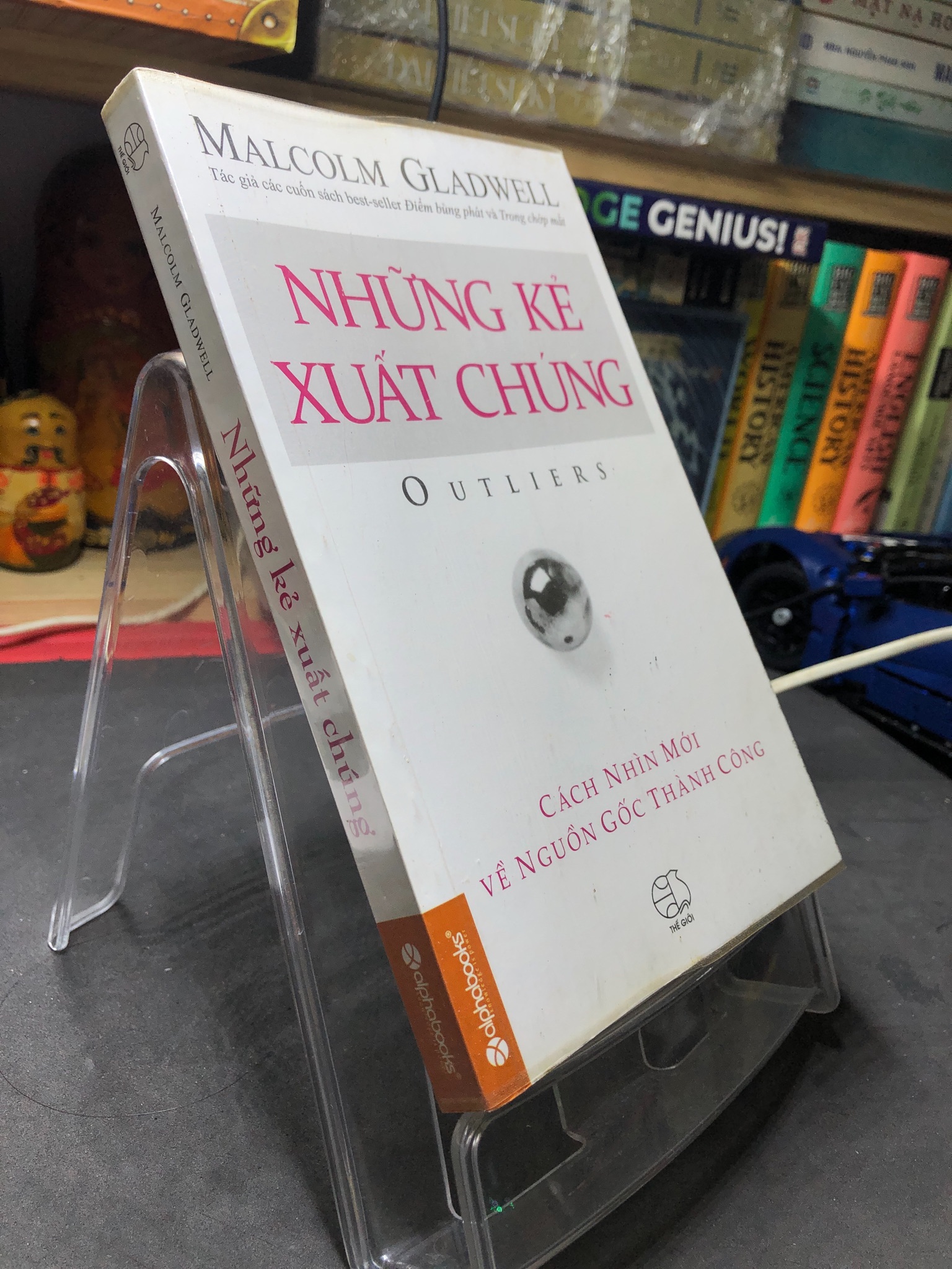 Những kẻ xuất chúng 2013 mới 80% ố bẩn bụng nhẹ Malcolm Gladwell HPB2206 SÁCH KỸ NĂNG