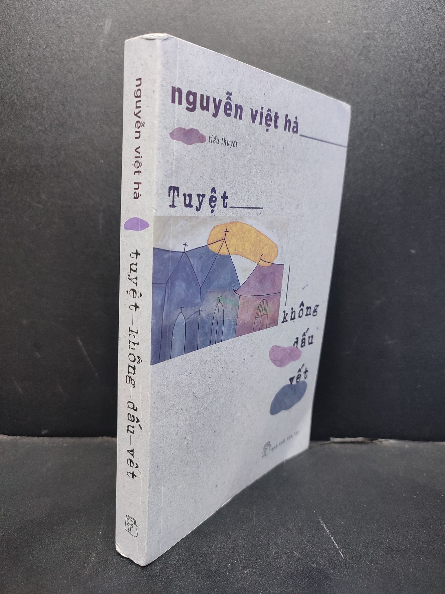 Tuyệt không dấu vết mới 90% quăng góc nhẹ 2023 HCM1406 Nguyễn Việt Hà SÁCH VĂN HỌC