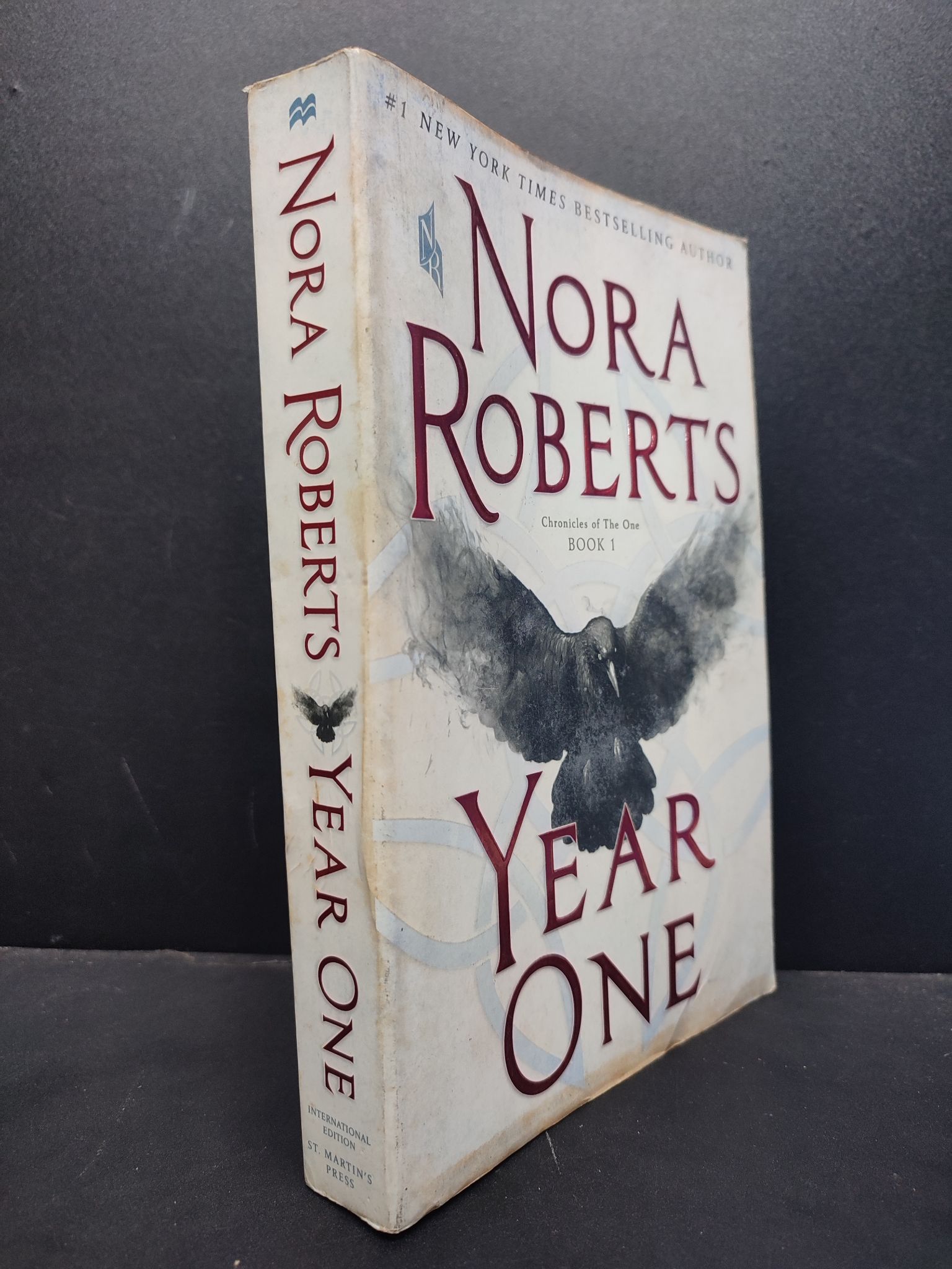 Year One mới 80% ố vàng, mọt nhẹ HCM1406 Nora Roberts SÁCH NGOẠI VĂN