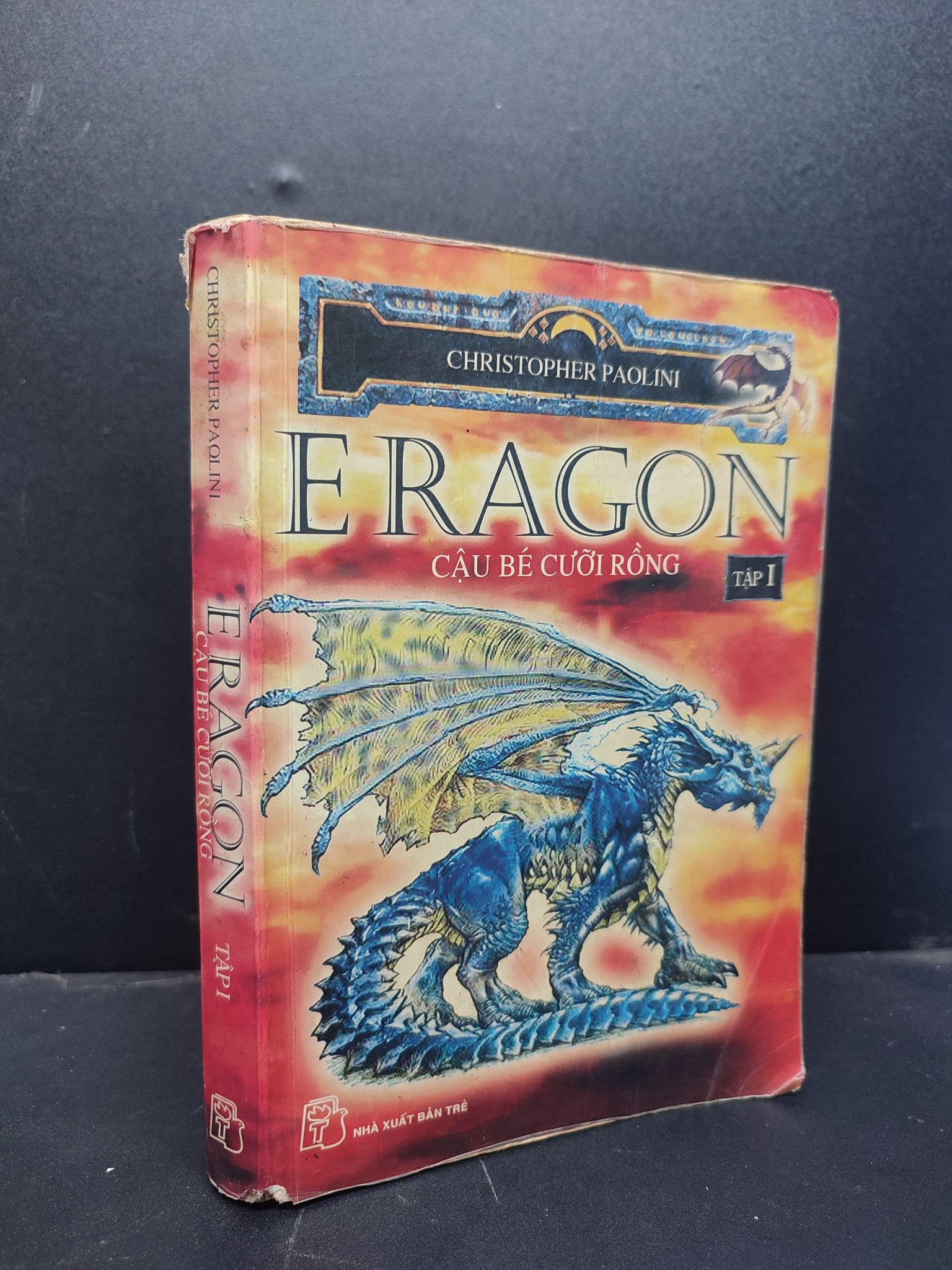 ERAGON Cậu bé cưỡi rồng tập 1 mơi 70% ố vàng, ẩm nhẹ 2005 HCM1406 Christopher paolini SÁCH VĂN HỌC