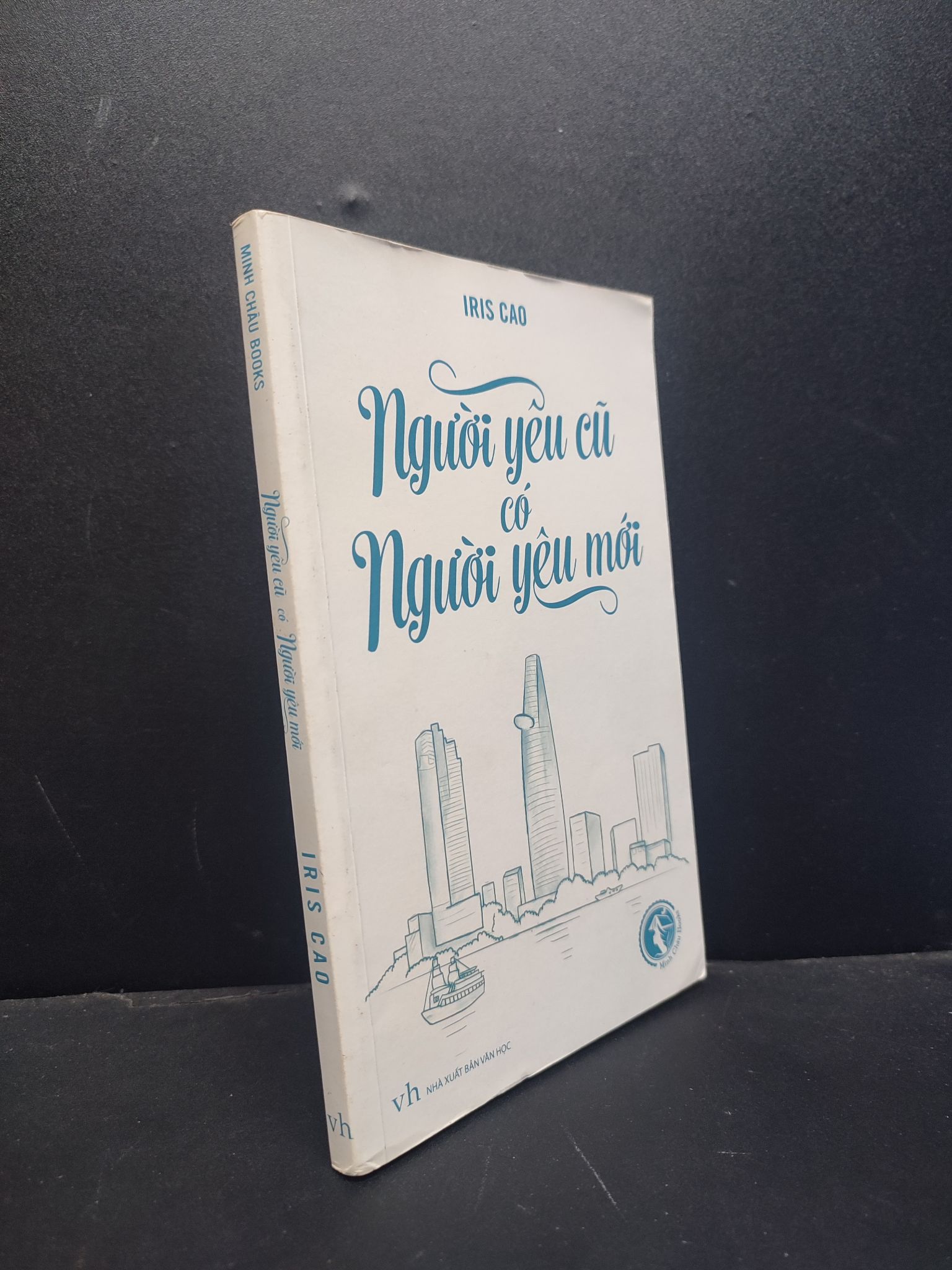 Người yêu cũ có người yêu mới 2015 mới 80% ố vàng HCM1406 Iris Cao SÁCH VĂN HỌC