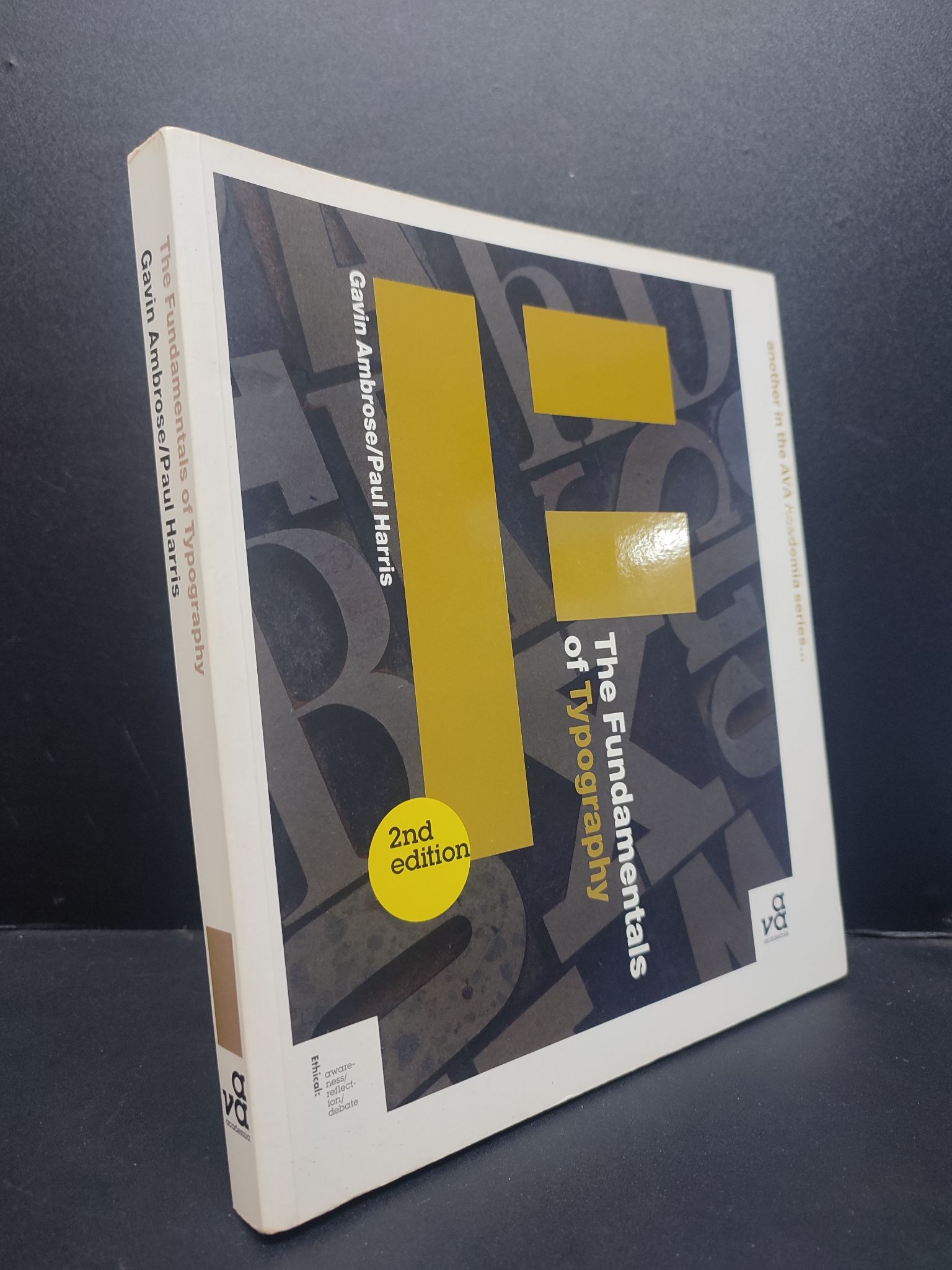 The fundamentals of typography - Gavin ambrose/Paul Harris mới 80% bẩn nhẹ HCM1406 SÁCH NGOẠI VĂN