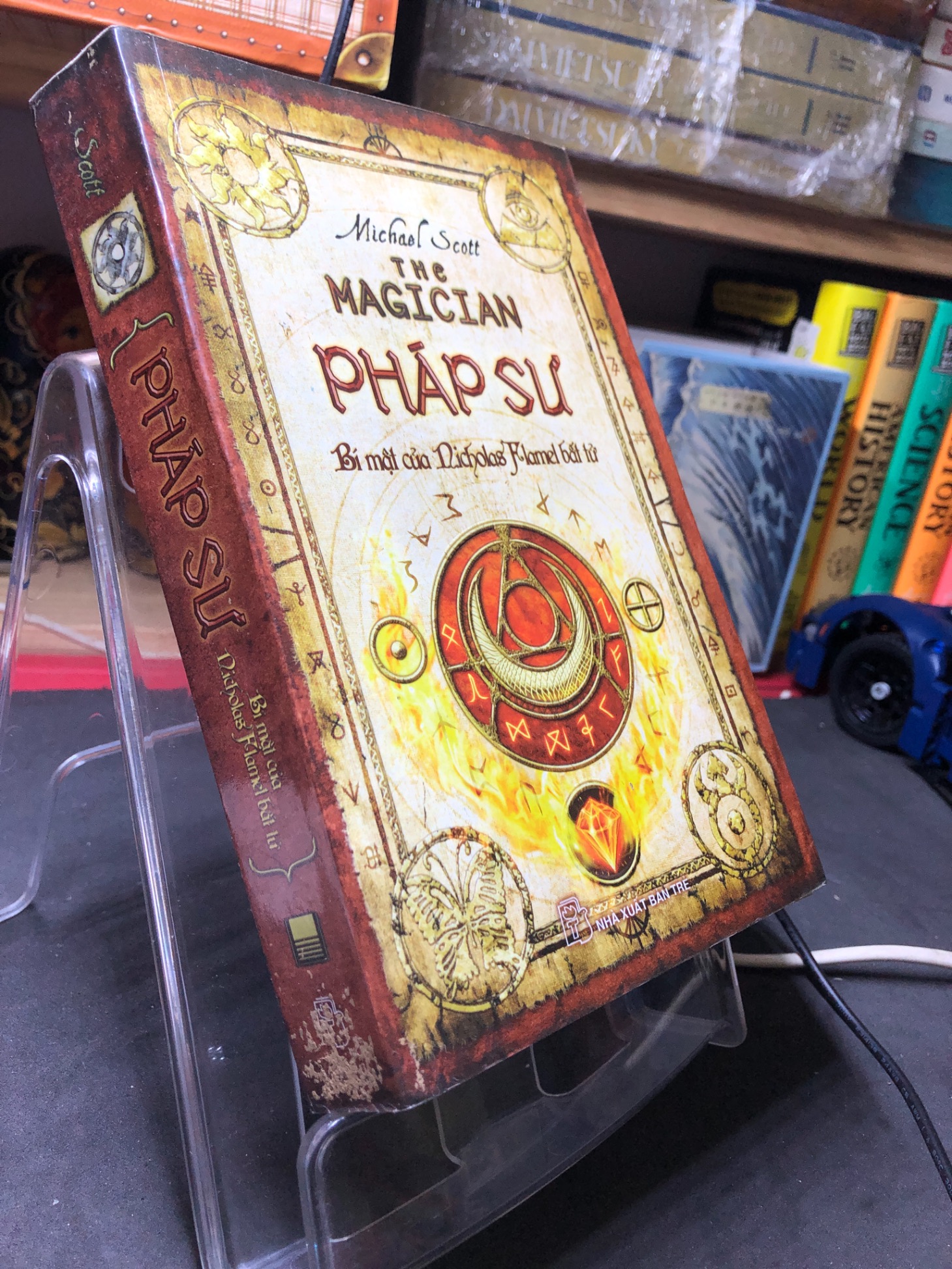 Pháp sư Bí mật của Nicholas Flamel bất tử 2012 mới 80% ố bẩn nhẹ bụng sách Michael Scott HPB2706 VĂN HỌC