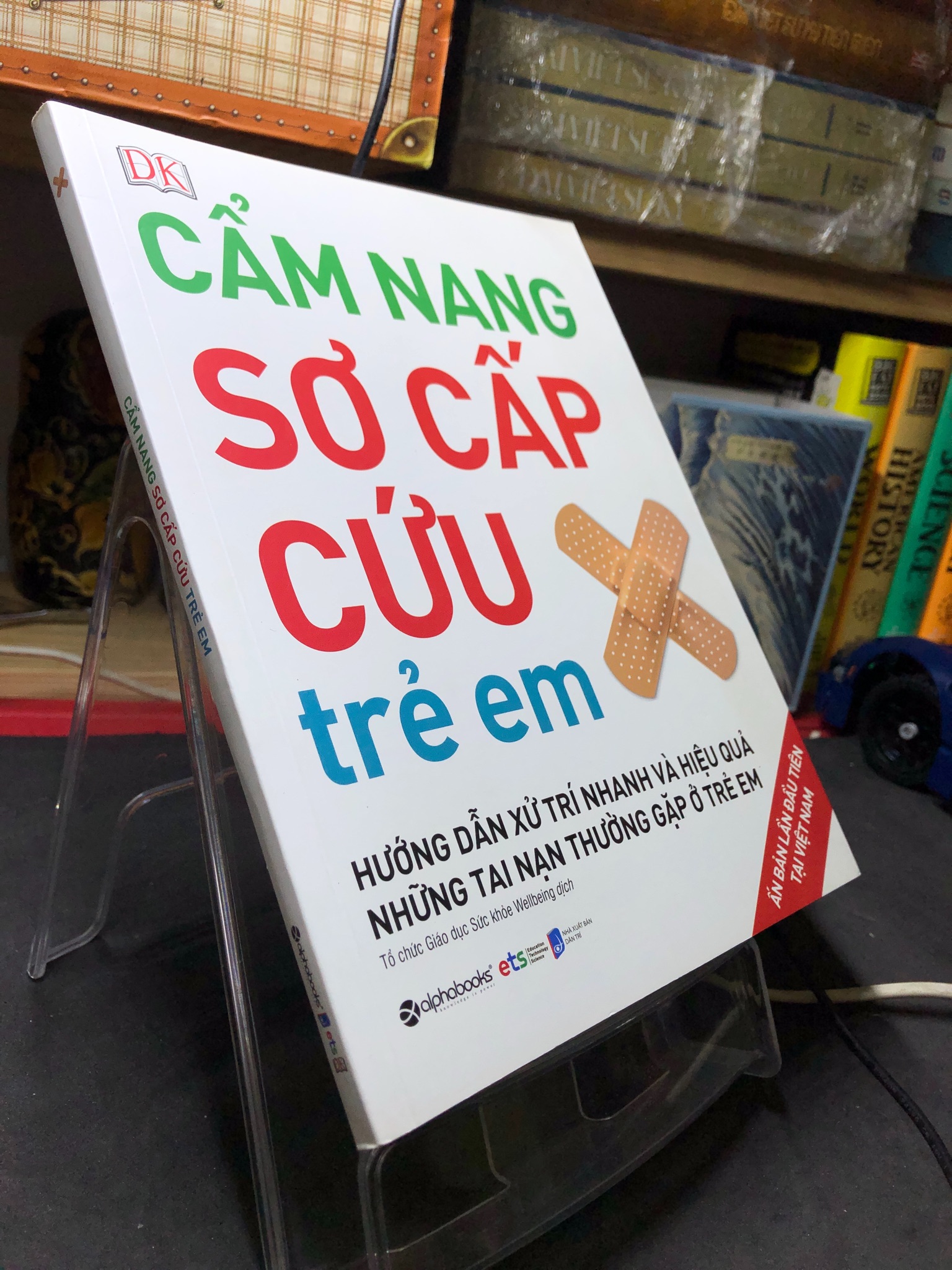 Cẩm nang sơ cấp cứu trẻ em 2019 mới 85% bẩn bụi BS Vivien J Armstrong HPB2706 KỸ NĂNG