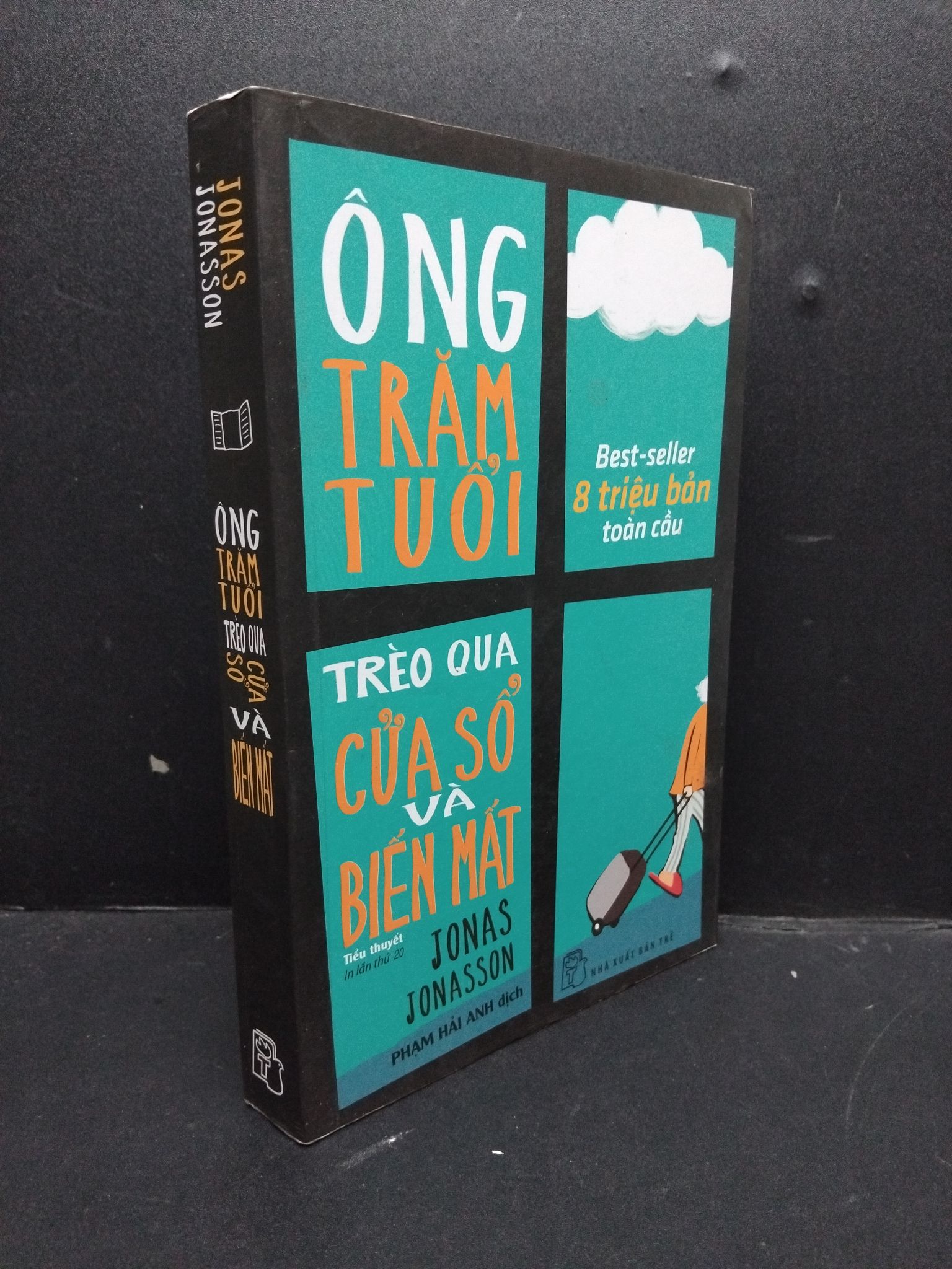 Ông Trăm Tuổi Trèo Qua Cửa Sổ Và Biến Mất mới 90% bẩn nhẹ 2019 HCM2606 Jonas Jonasson VĂN HỌC