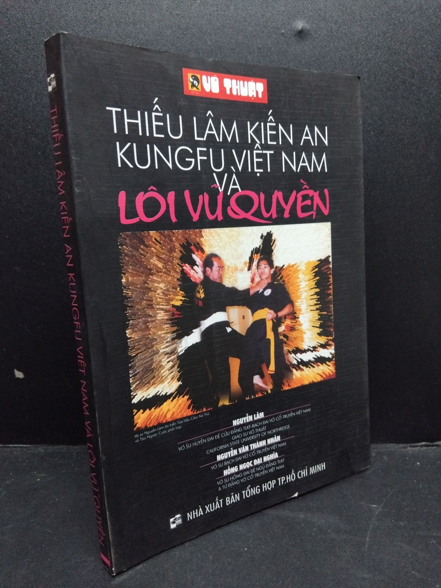 Thiếu Lâm Kiến An KungFu Việt Nam Và Lôi Vũ Quyền mới 80% ố nhẹ có mộc đỏ trang đầu HCM.TN2906