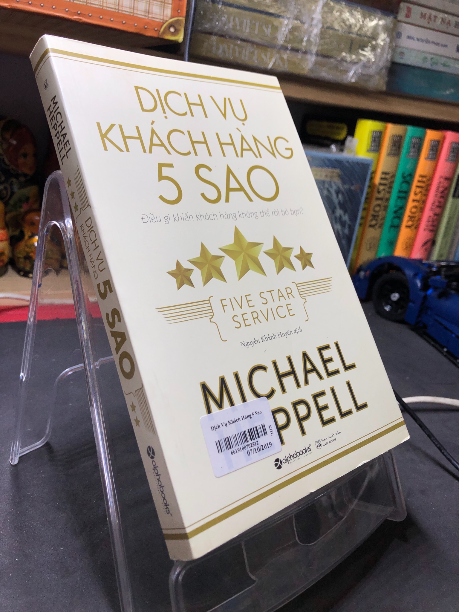 Dịch vụ khách hàng 5 sao 2018 mới 85% ố bẩn nhẹ bụng sách Michael Heppell HPB2906 KỸ NĂNG