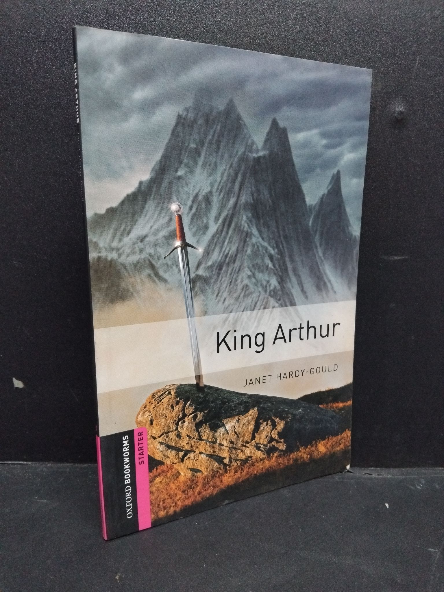 King Arthur mới 80% ố nhẹ HCM1906 SÁCH NGOẠI VĂN