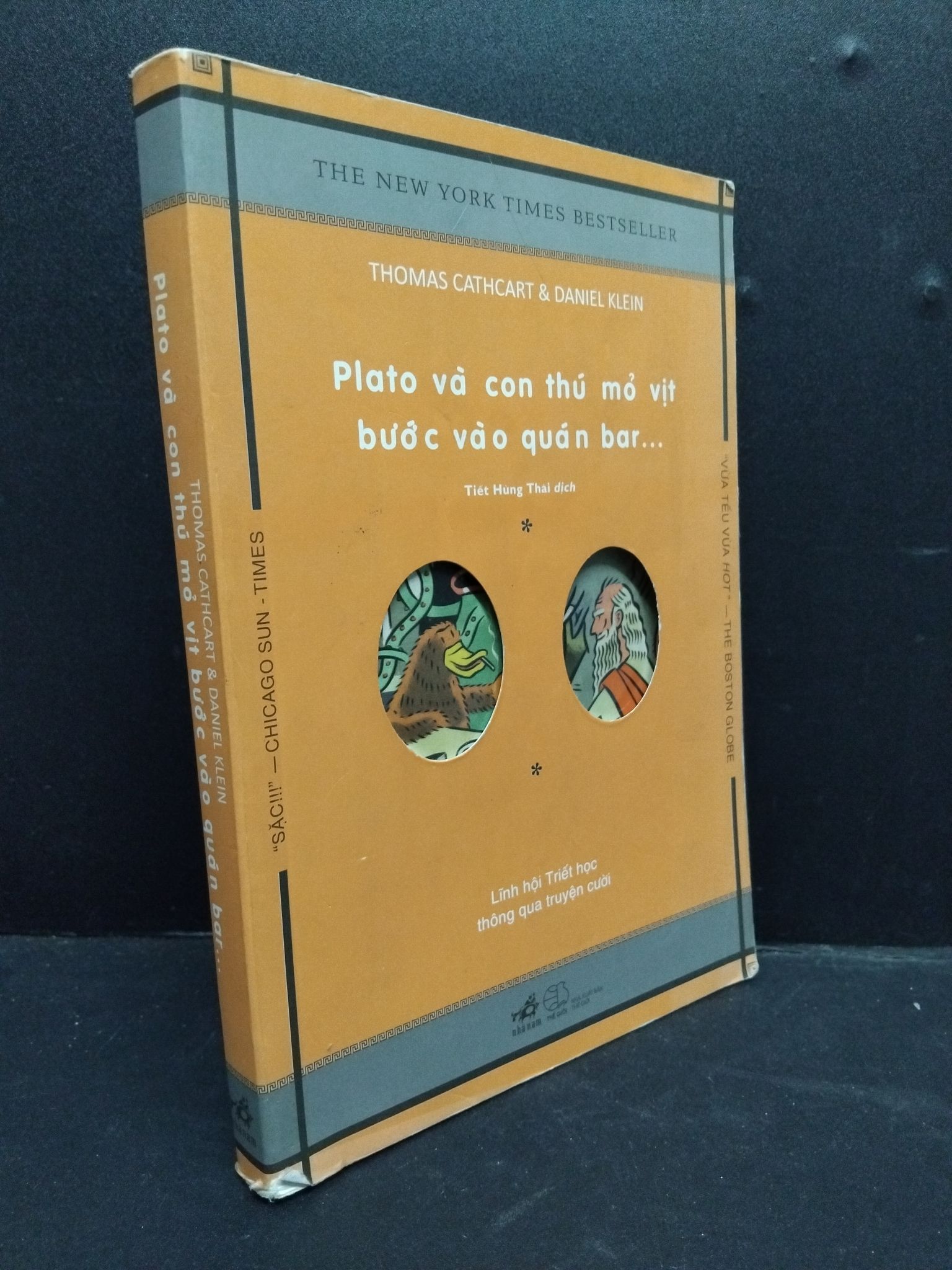 Plato Và Con Thú Mỏ Vịt Bước Vào Quán Bar mới 70% ố vàng, bẩn bìa 2018 HCM1406 Thomas Cathcart & Daniel Klein SÁCH VĂN HỌC