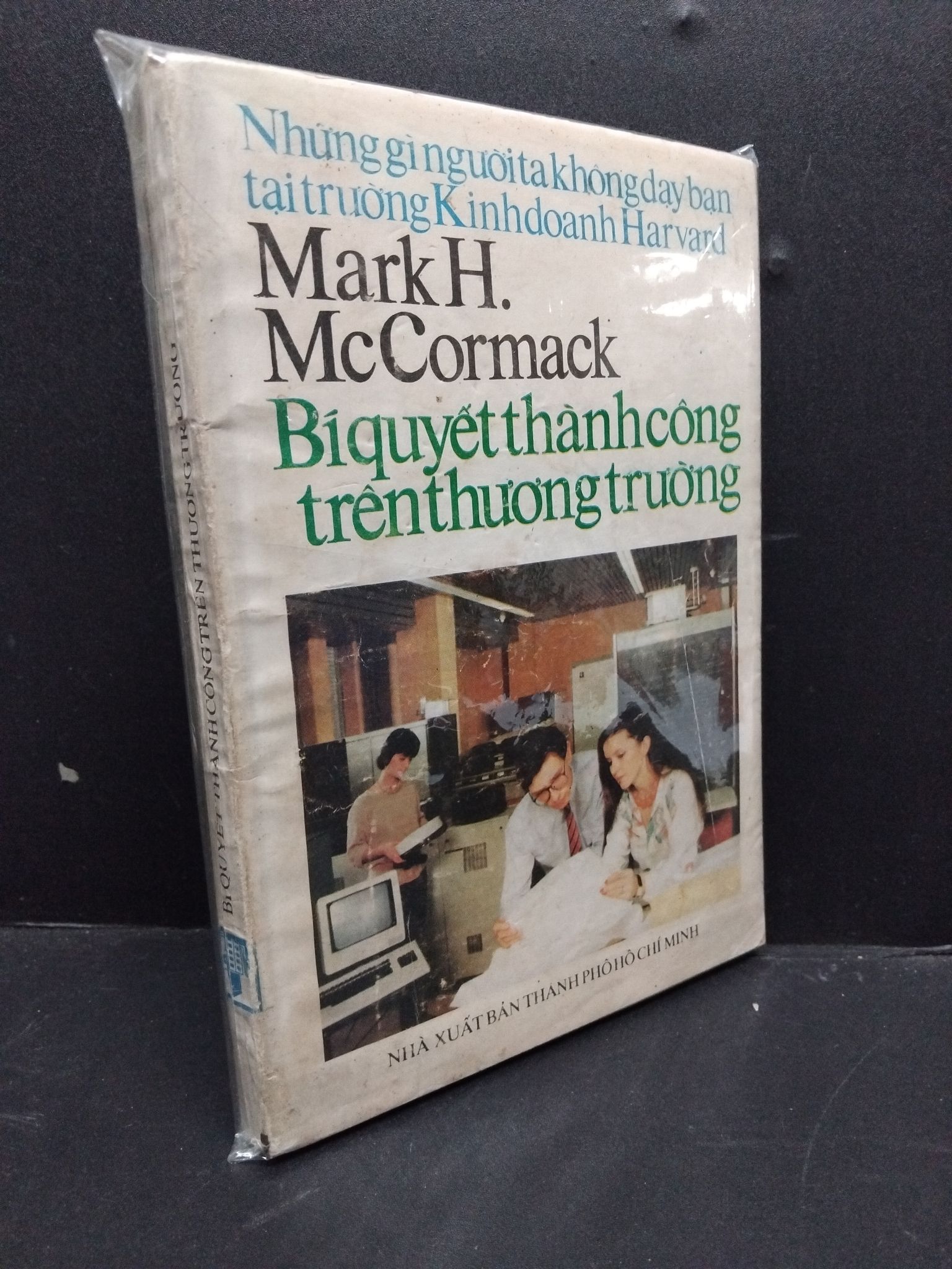 Bí quyết thành công trên thương trường Mark H.McCormack mới 80% ố nhẹ bẩn bìa HCM0806 kinh doanh