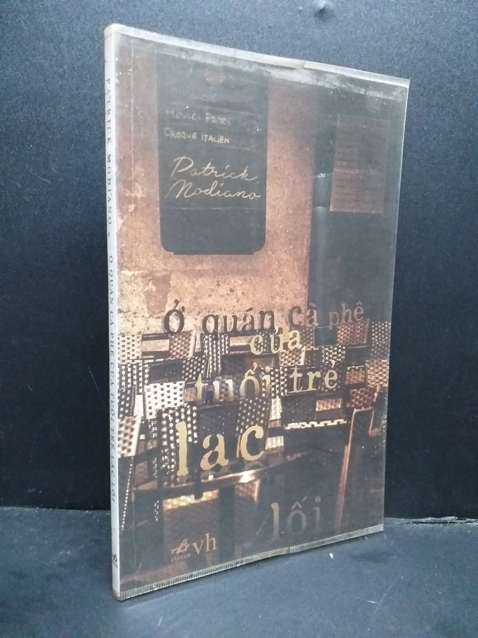 Ở quán cà phê của tuổi trẻ lạc lối mới 90% 2014 HCM0107 Patrick Modiano VĂN HỌC