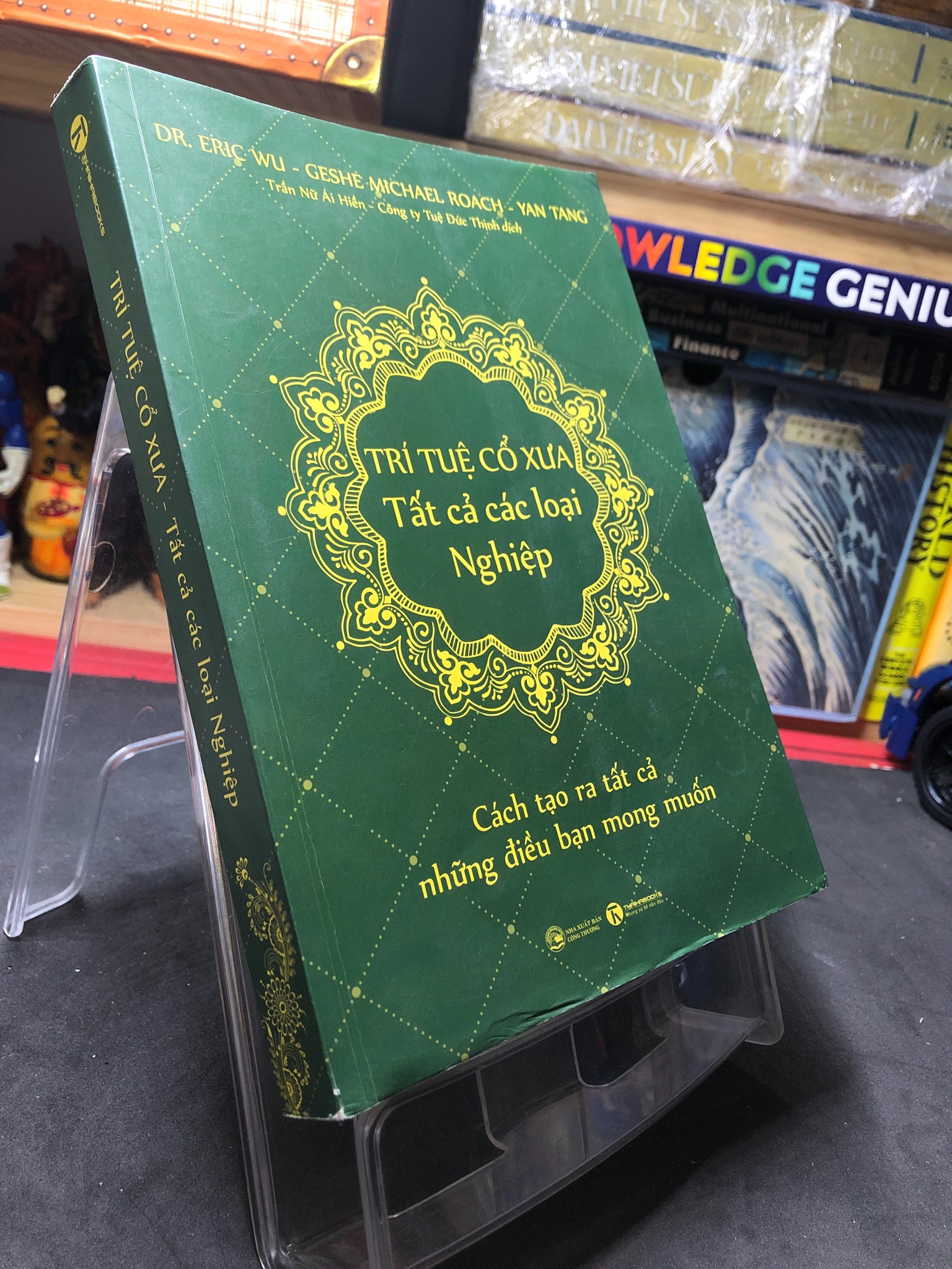 Trí tuệ cổ xưa - Tất cả các loại nghiệp 2023 mới 90% bẩn nhẹ Dr Eric Wu, Geshe Michael Roach và Yan Tang HPB0207 TÂM LINH - TÔN GIÁO - THIỀN