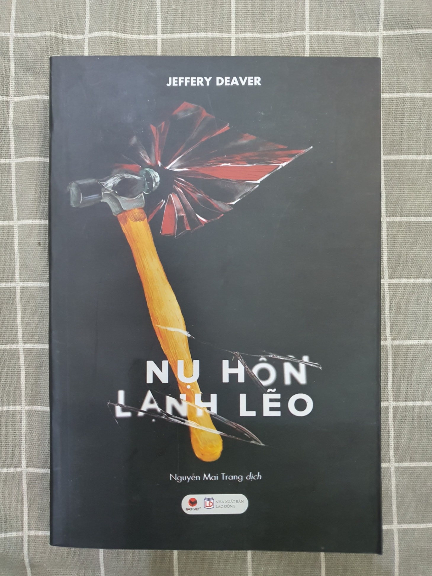 Nụ hôn lạnh lẽo Jeffery Deaver TSTK0607 mới 90% SÁCH VĂN HỌC