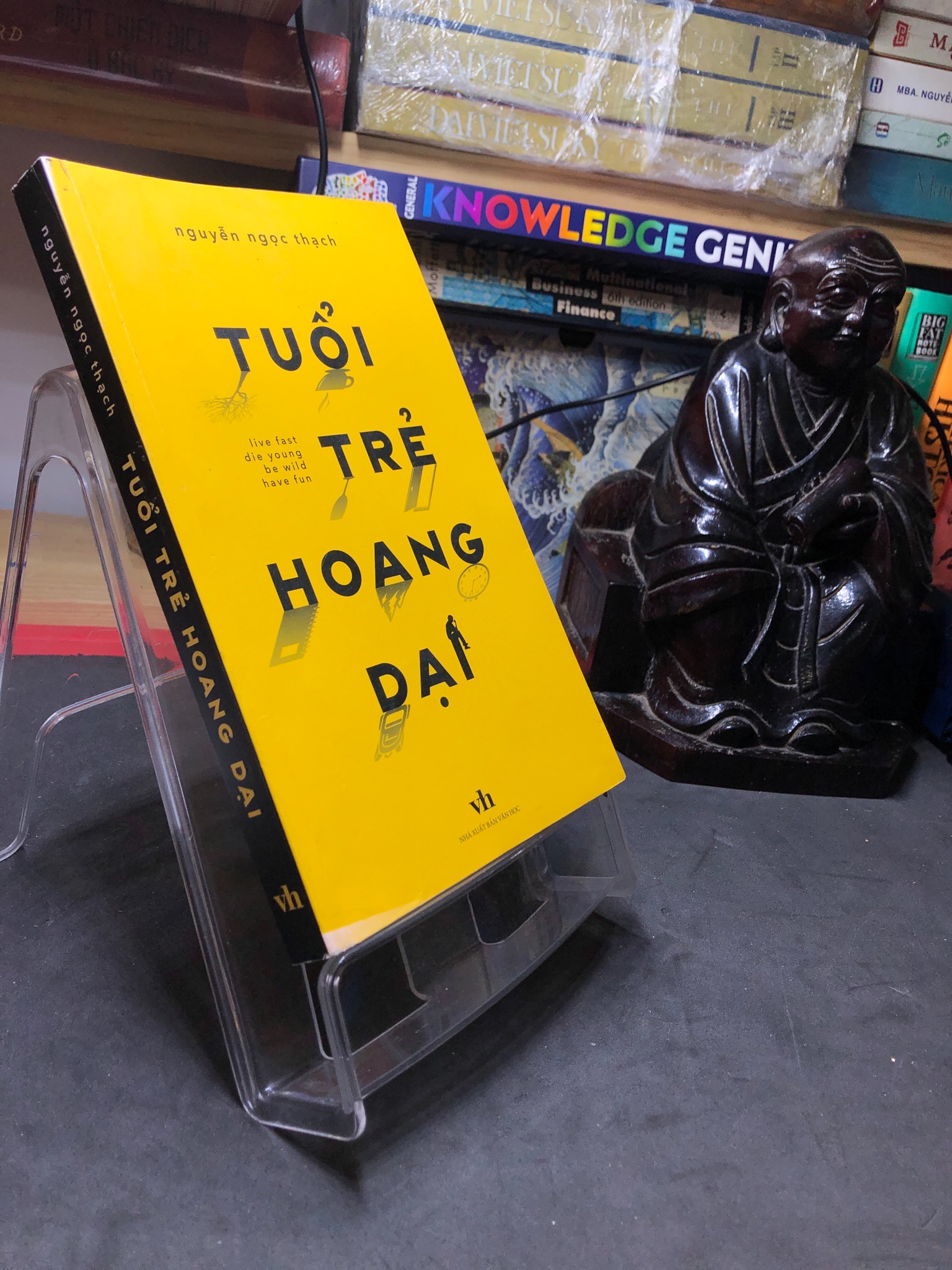 Tuổi trẻ hoang dại 2019 mới 85% bẩn nhẹ bụng sách Nguyễn Ngọc Thạch HPB0607 VĂN HỌC