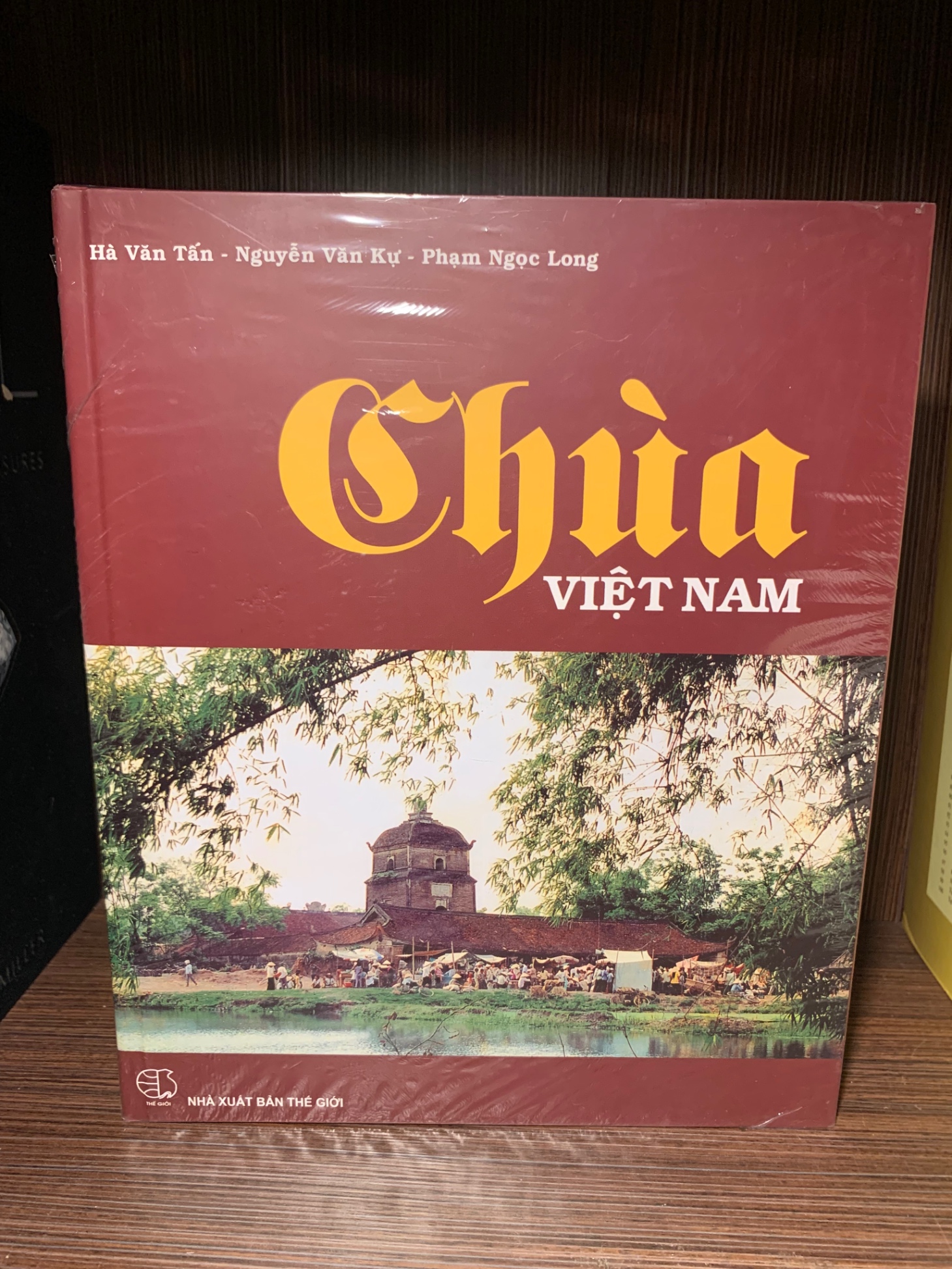 Chùa Việt Nam-Tác giả Hà Văn Tấn, Nguyễn Văn Kự, Phạm Ngọc Long-Bìa Cứng nguyên seal-STB08.07-Tôn giáo