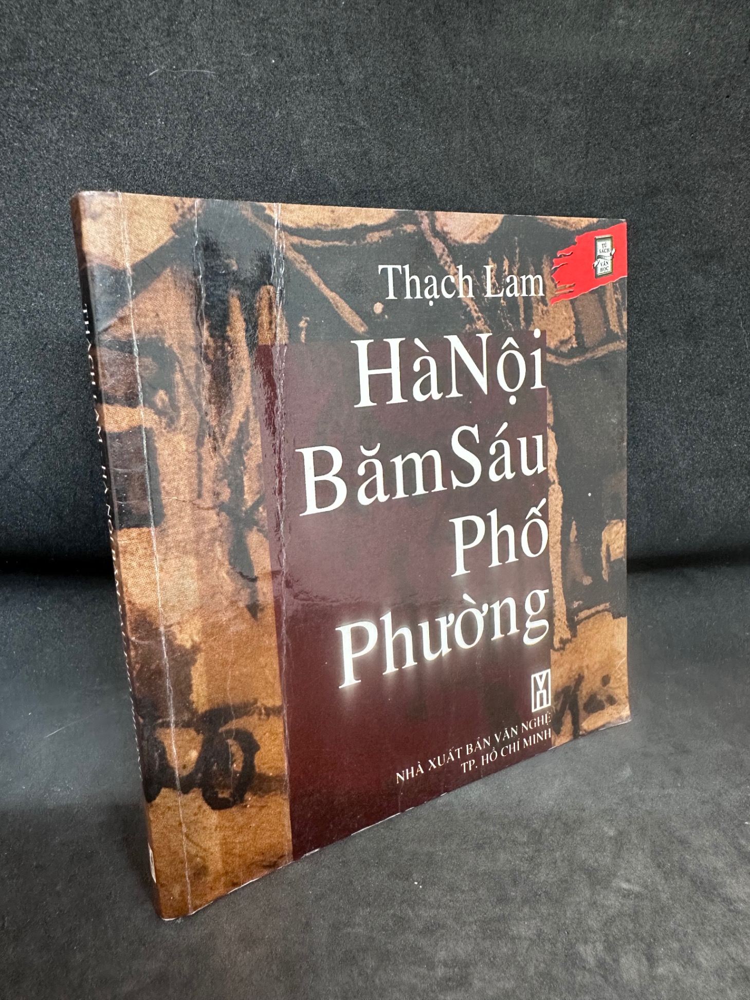 Hà Nội Băm Sáu Phố Phường, Thạch Lam, Mới 70% (Ố Vàng, Trang Đầu Ghi Chữ, Bìa có vết gấp). Khổ Vuông, 2001 SBM0307